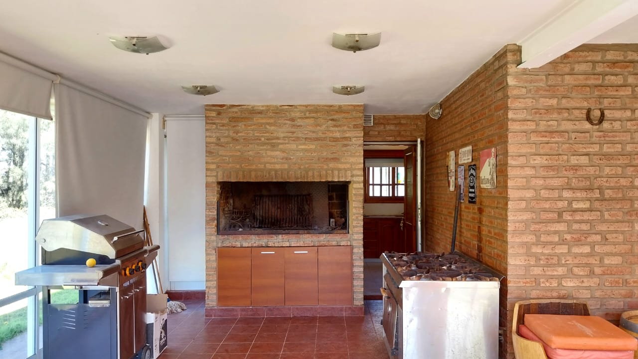3 habitaciones · dos baños -uno en suite- · parque con mas de 1200 árboles · pileta de natación - foto 5