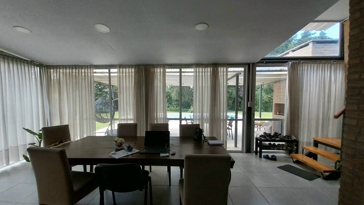 3 dormitorios · 3 baños · Estar · Comedor · Cocina completamente equipada · Galería · Pileta · Parque. Asador · Garare doble · pieza de guardado - foto 2