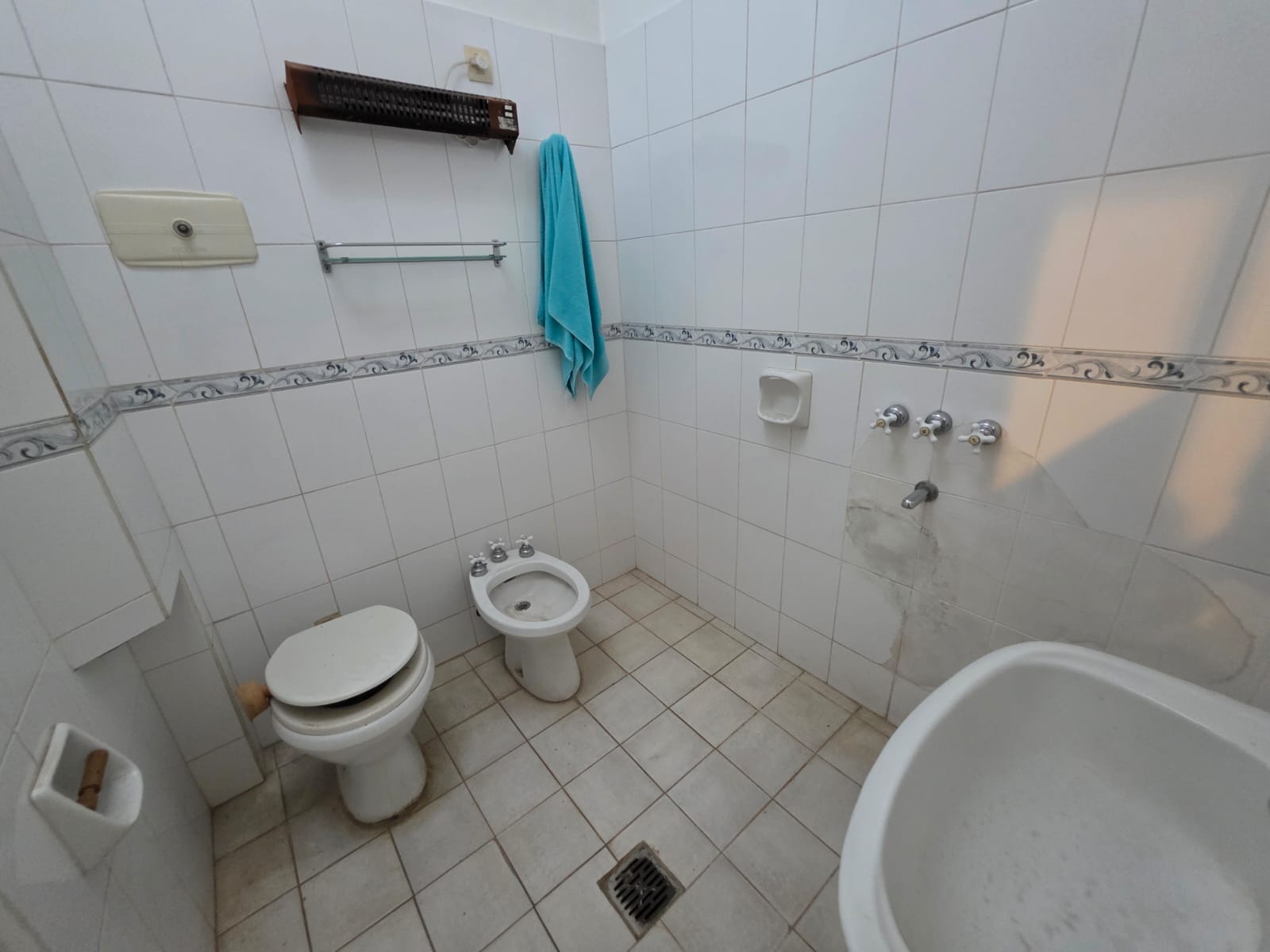 3 habitaciones · 1 baño · Estar/Comedor integrados · Cocina · Lavadero · patio con pieza de guardado · 231m2 terreno - foto 7