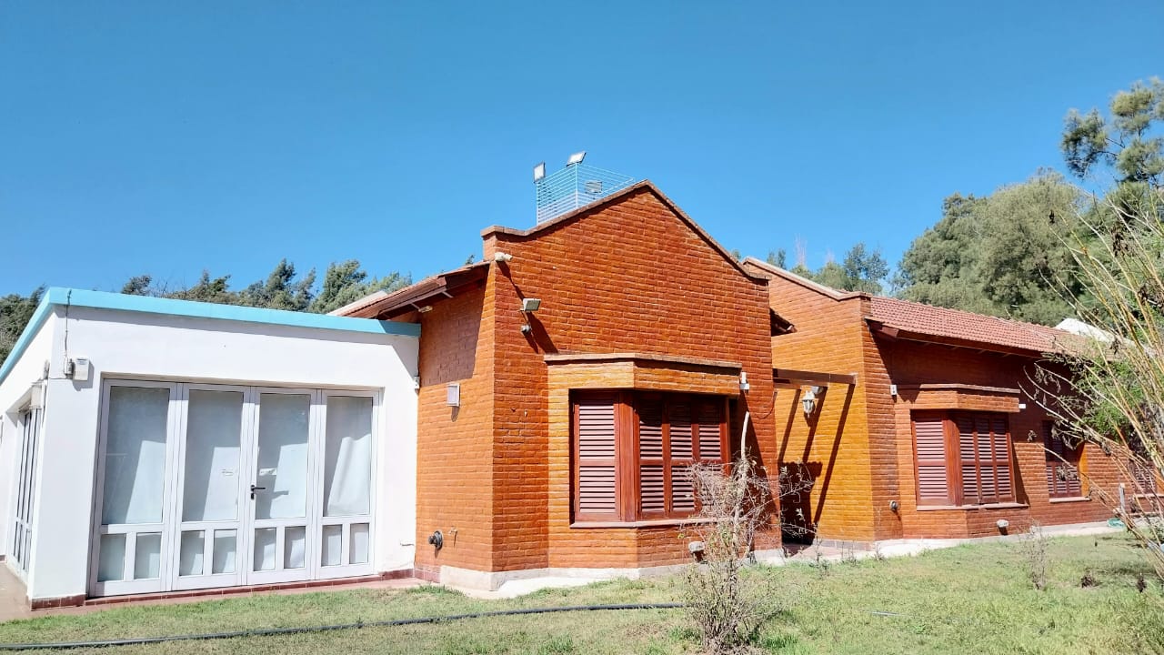3 habitaciones · dos baños -uno en suite- · parque con mas de 1200 árboles · pileta de natación - foto 15