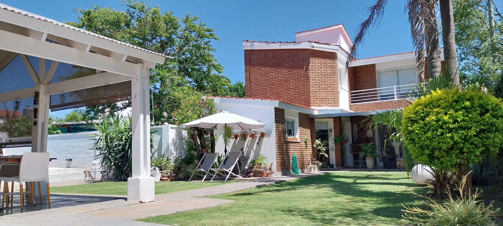 3 habitaciones · 2 baños · Cocina semi integrada · Comedor · Estar · Parque · Pileta · Quincho con asador - foto 8