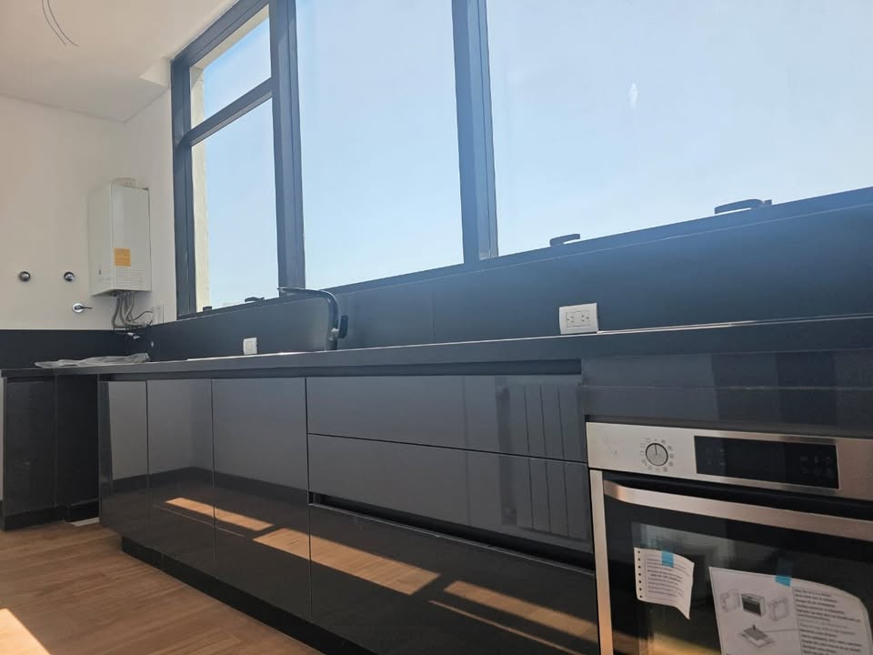 3 habitaciones · 3 baños · Inmenso estar-Comedor · Cocina completamente equipada · 250m2 - foto 3