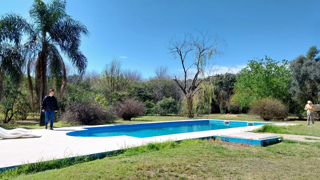 3 habitaciones · dos baños -uno en suite- · parque con mas de 1200 árboles · pileta de natación - foto 13