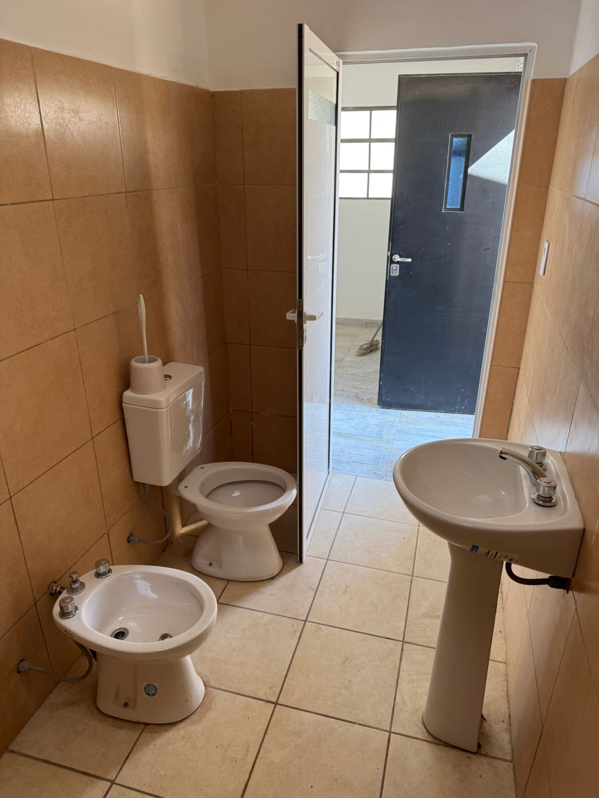 2 dormitorios · cocina comedor · living · lavadero · patio grande · Superf. Cubierta 80m2 aprox. Lote 250m2 - foto 12