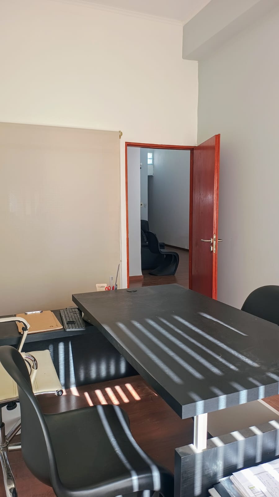 Local comercial de 40m2 con baño privado · 5 oficinas · recepción · 2 box de atención · baño · cocina · patio · escritura - foto 5