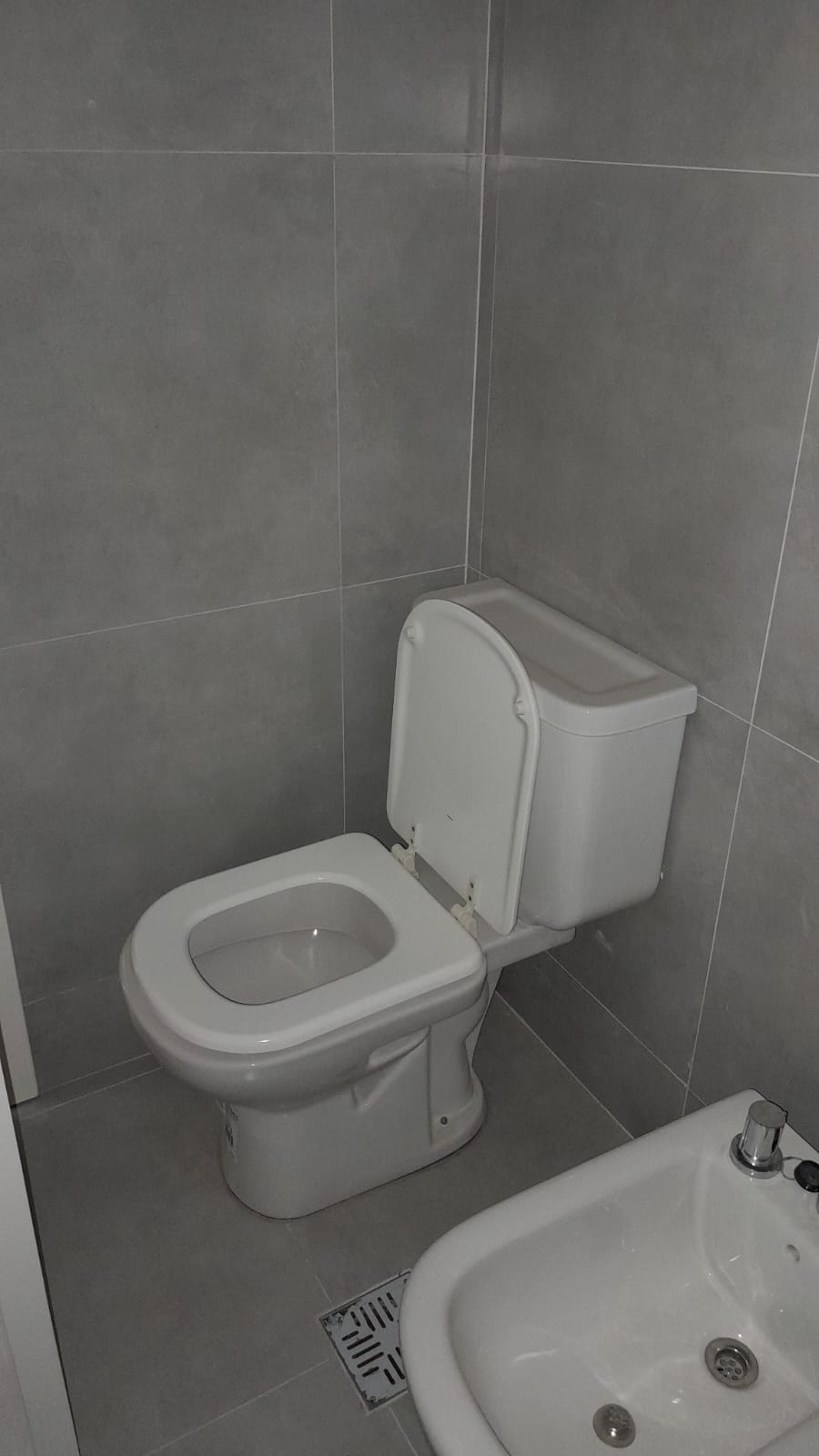 1 dormitorio (con Placard) · baño · cocina integrada al estar comedor · balcón · 5to piso vista al frente · cochera · escritura - foto 10