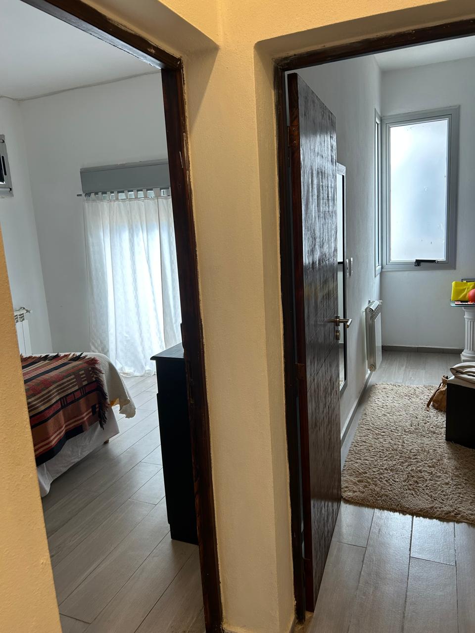 3 dormitorios · 2 baños · cocina comedor · patio · cochera · calefacción central · superficie cubierta 125m2 · escritura en trámite - foto 6