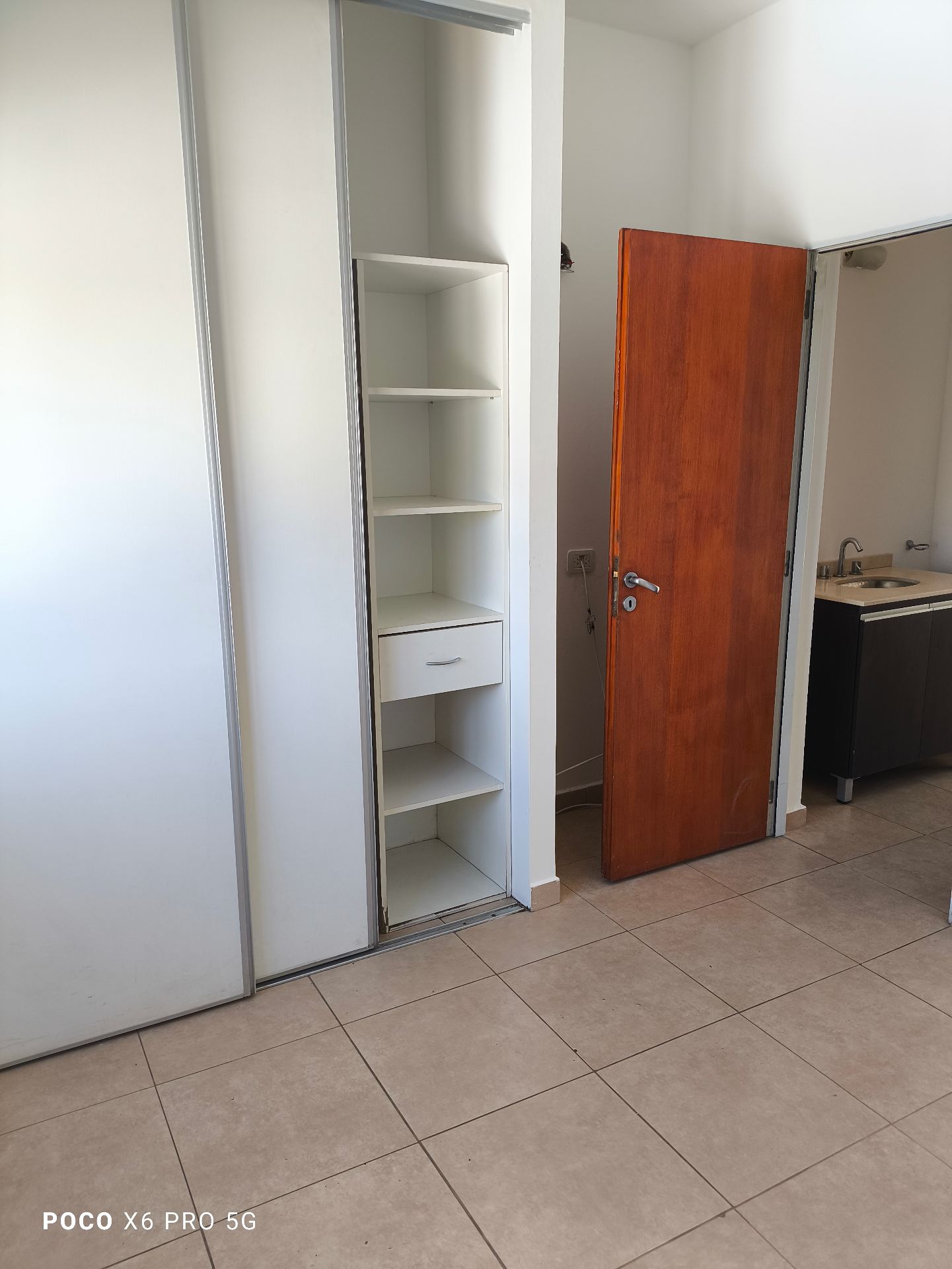 Dpto 1 dorm · Placard completo · baño y ante baño · estar comedor integrado con balcón · 2do piso interno · escritura · desocupado - foto 11