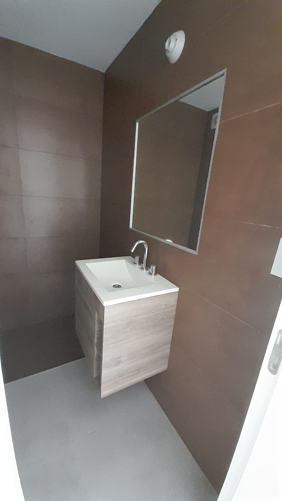 1 dormitorio (con Placard) · baño · cocina integrada al estar comedor · balcón · 5to piso vista al frente · cochera · escritura - foto 7