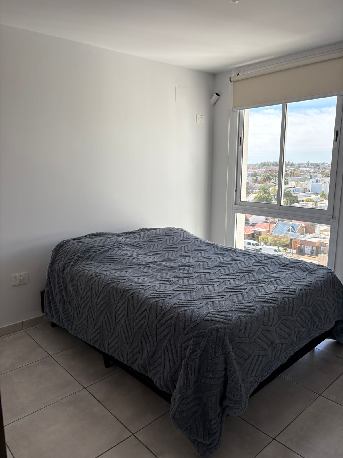2 dormitorios ( ambos con Placard) · baño y ante baño · cocina · living comedor · gran balcón · cochera · escritura - foto 9