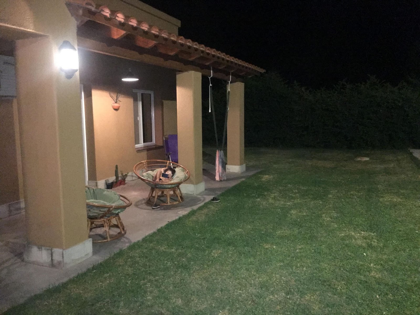 2 habitaciones (1 con vestidor) · escritorio ( posible 3er habitación)3 baños · cocina · comedor living · recibidor · garaje doble quincho · patio grande con piscina - foto 10