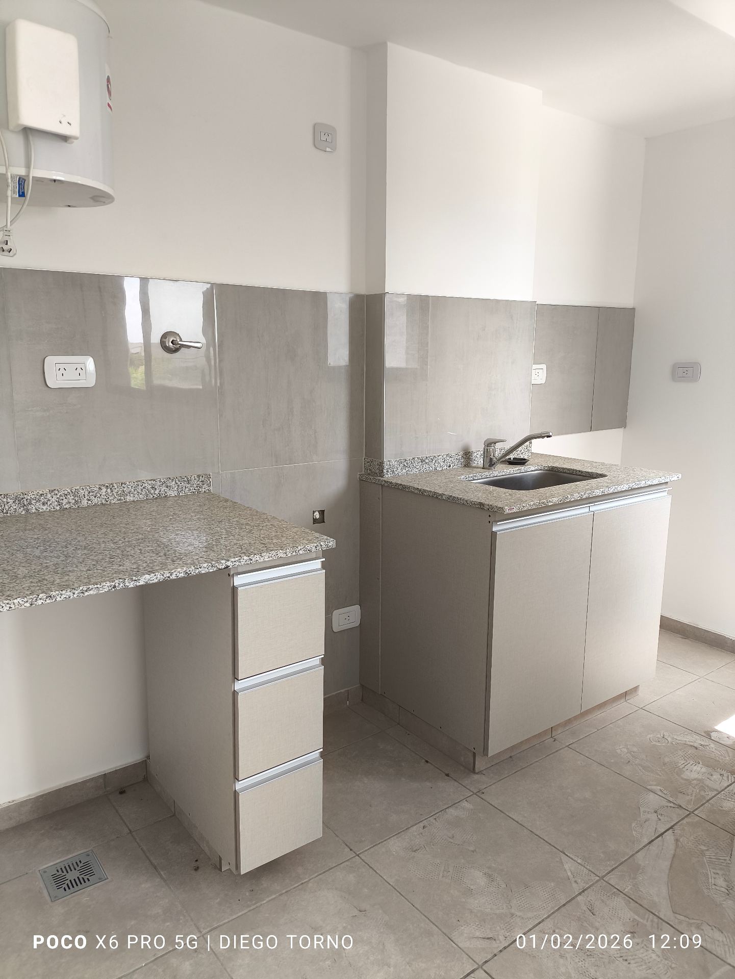 1 dormitorio (fte. Placard) 2do piso · ctra. Frente · cocina semi integrada al estar comedor · baño y ante baño · escritura en trámite · desocupado - foto 10