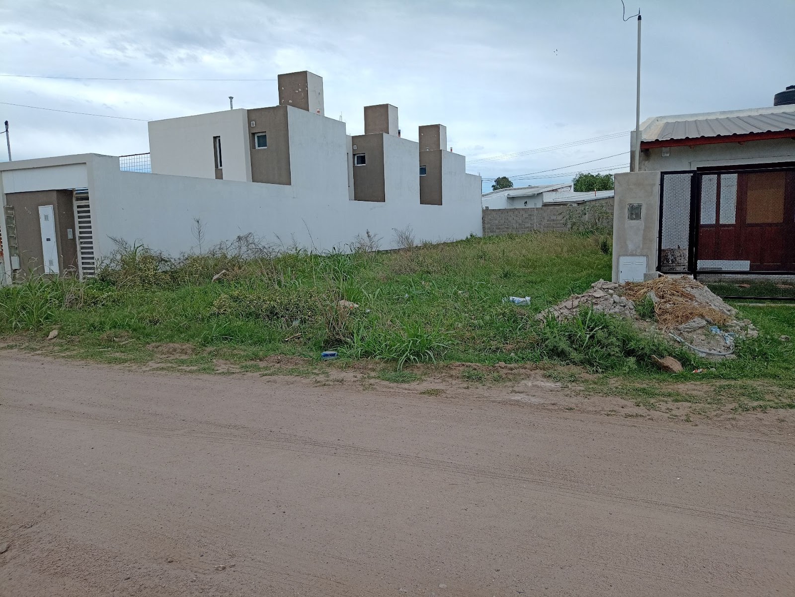 Lote con escritura · 12 mts de frente x 32.4mts de fondo - foto 2