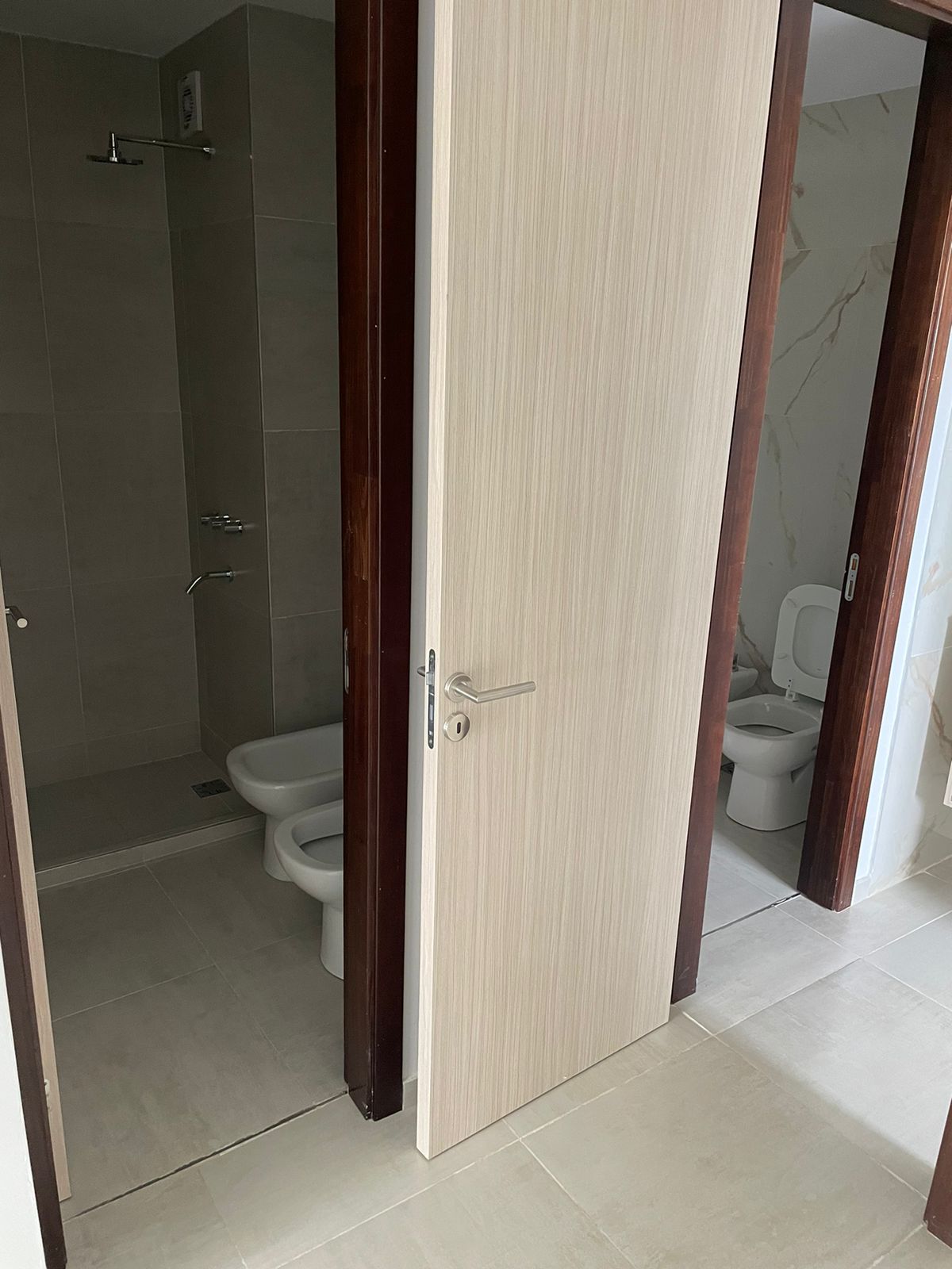 3 dormitorios (Placard) · 2 baños ( principal con ante baño) cocina · living comedor · balcón · 1 er piso ctra frente · gym · piscina parrilleros - foto 6