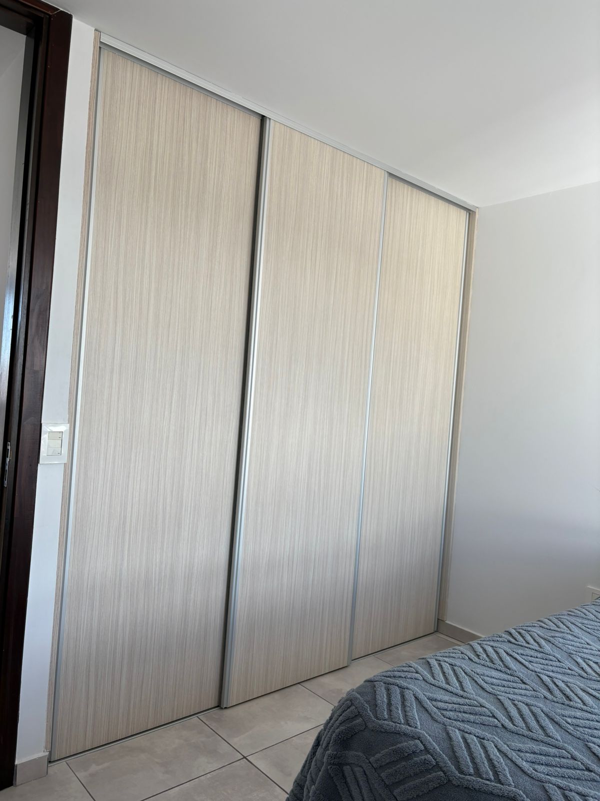 2 dormitorios ( ambos con Placard) · baño y ante baño · cocina · living comedor · gran balcón · cochera · escritura - foto 17