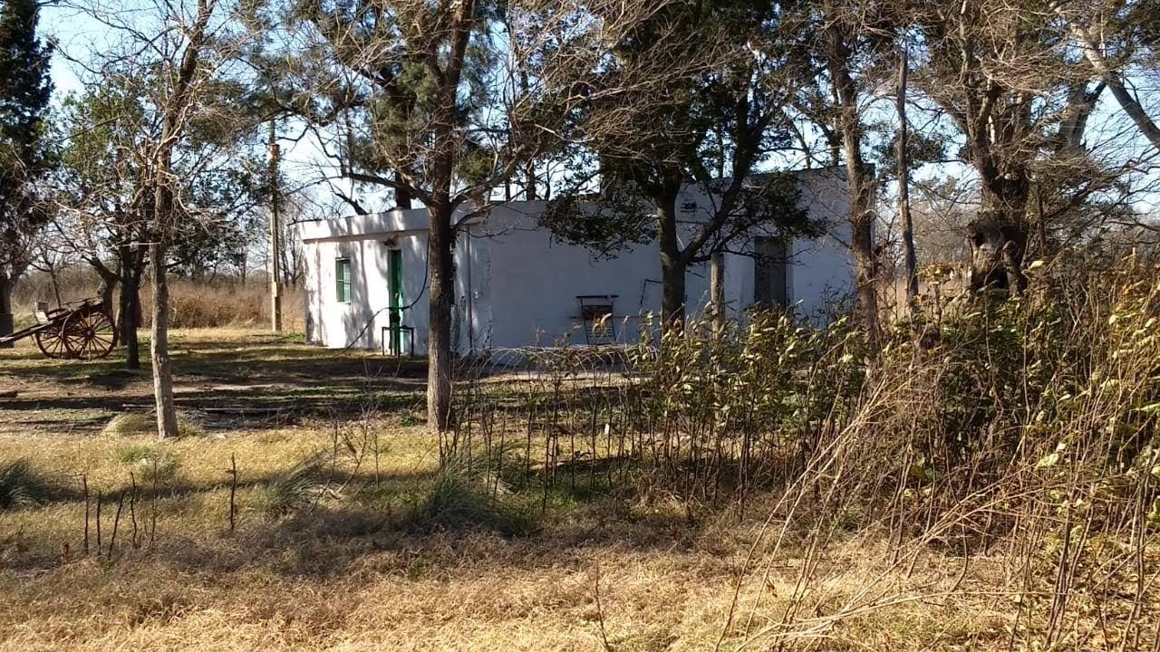 Quinta de 7.3has · casa precaria · energía eléctrica · 2 perforaciones - foto 4