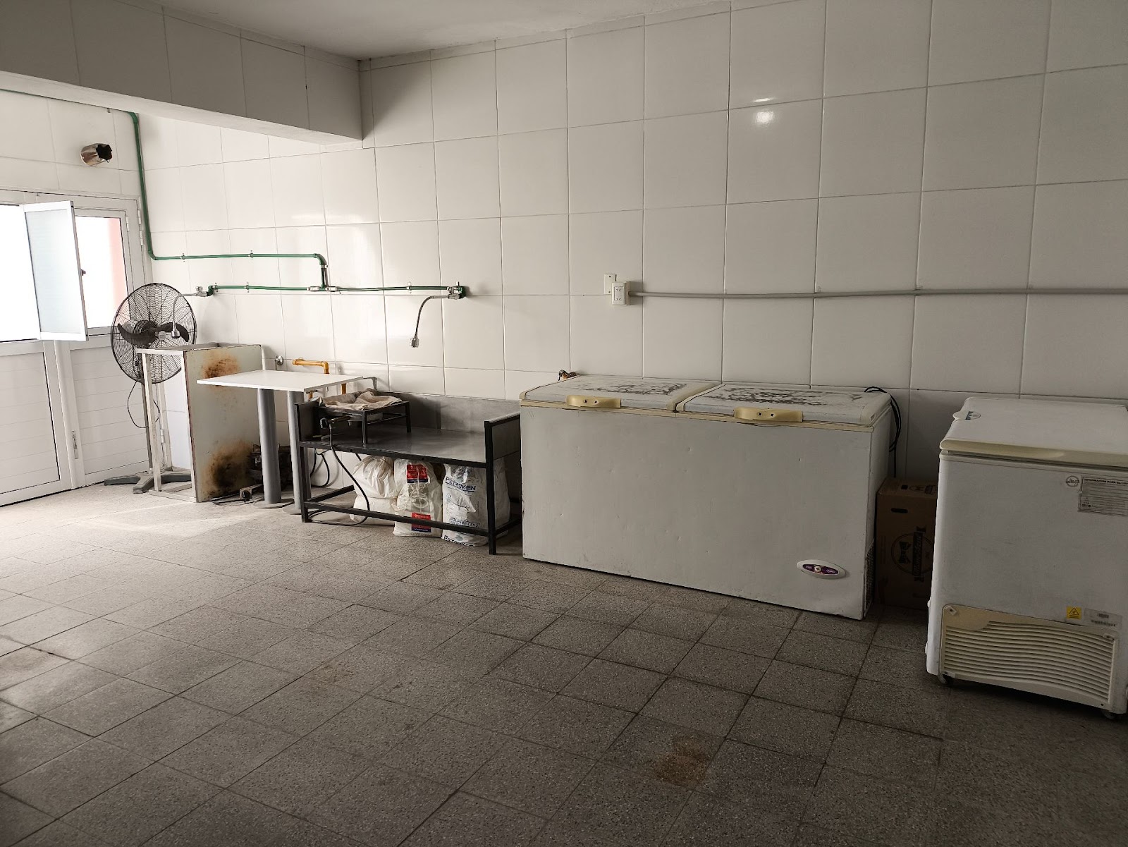 Local comercial · 3 baños · cocina · sector de producción · garaje · dpto 1 dormitorio con terraza - foto 10