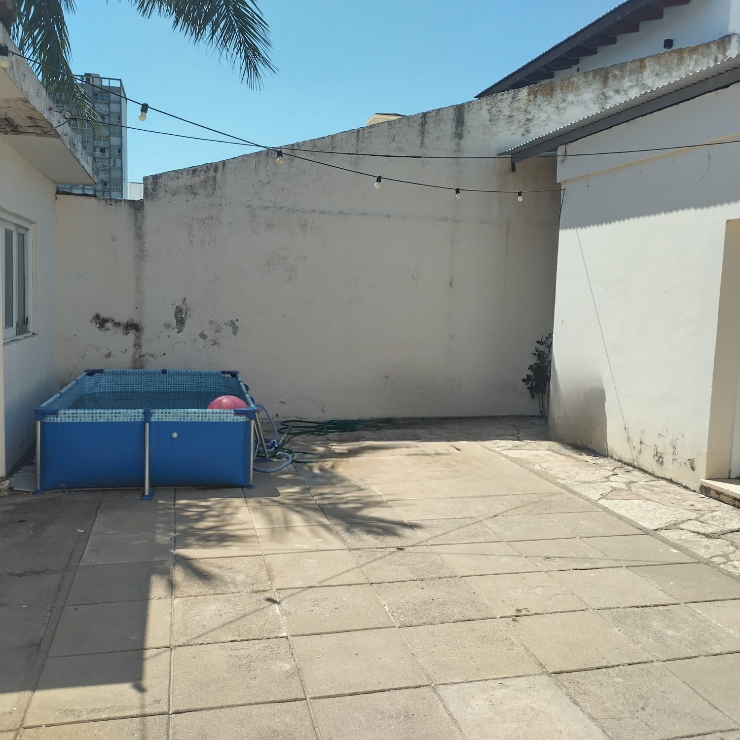 3 dormitorios · cocina · comedor · estar · living · garaje · patio con deposito · lote 355m2 · superf. Cubierta 156m2 - foto 4