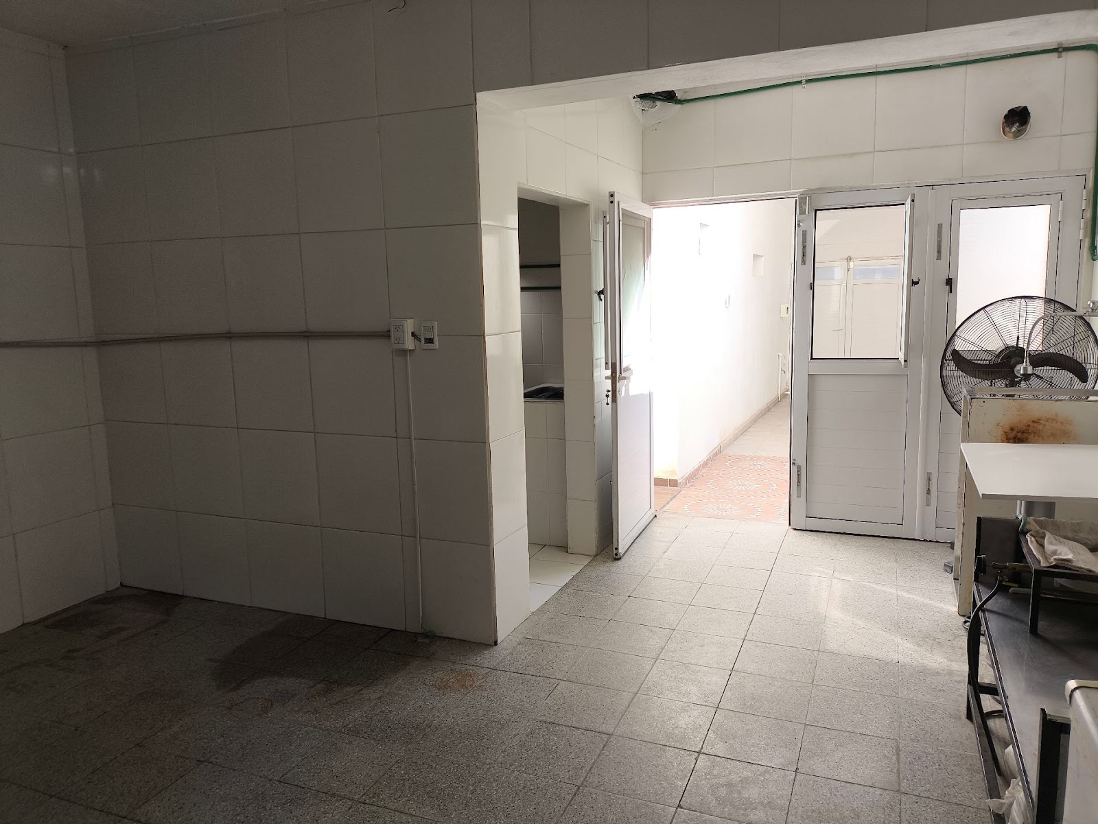 Local comercial · 3 baños · cocina · sector de producción · garaje · dpto 1 dormitorio con terraza - foto 9