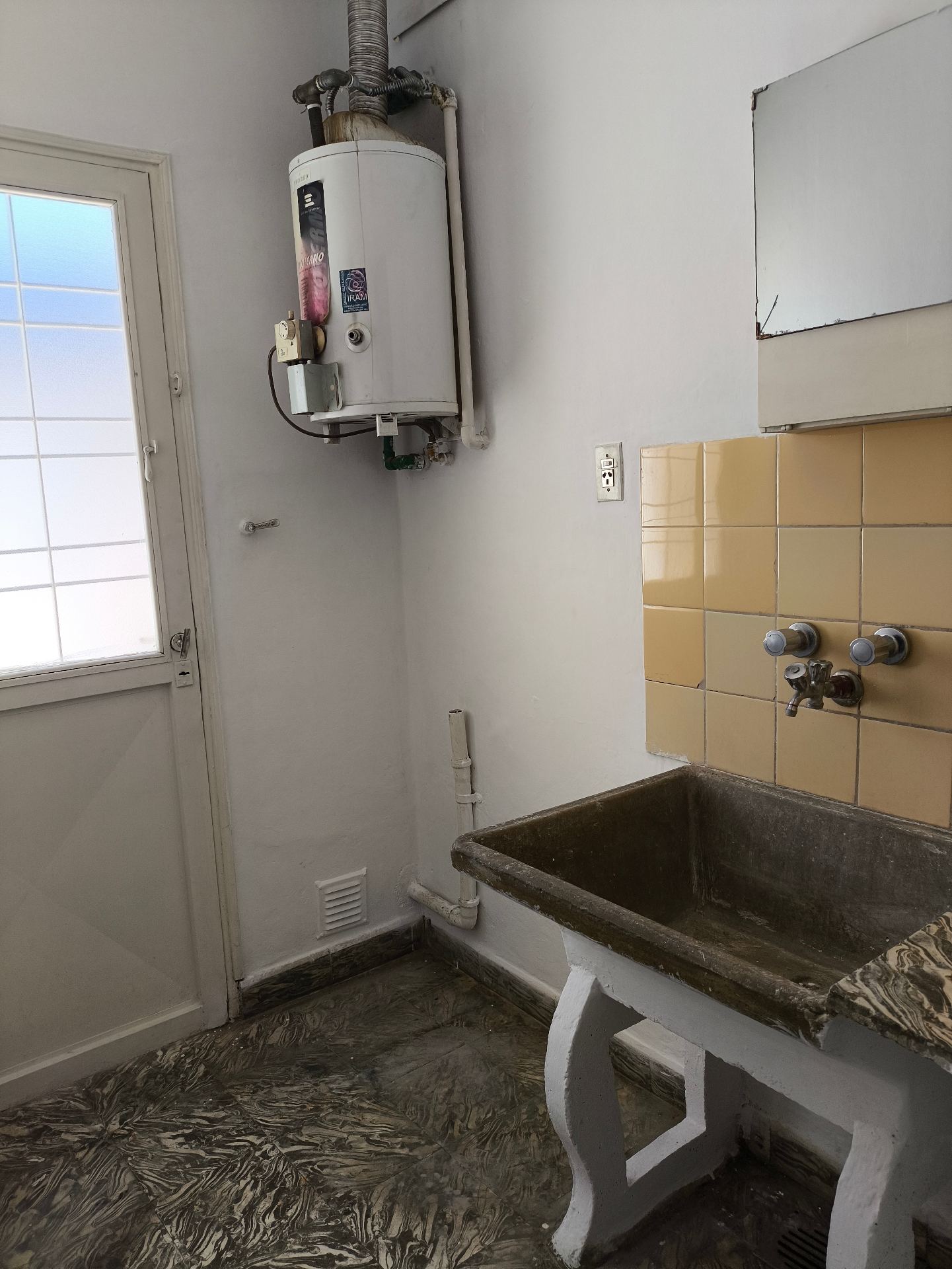 2 dormitorios (1 con Placard) · cocina · comedor · baño · lavadero · patio · escritura - foto 7