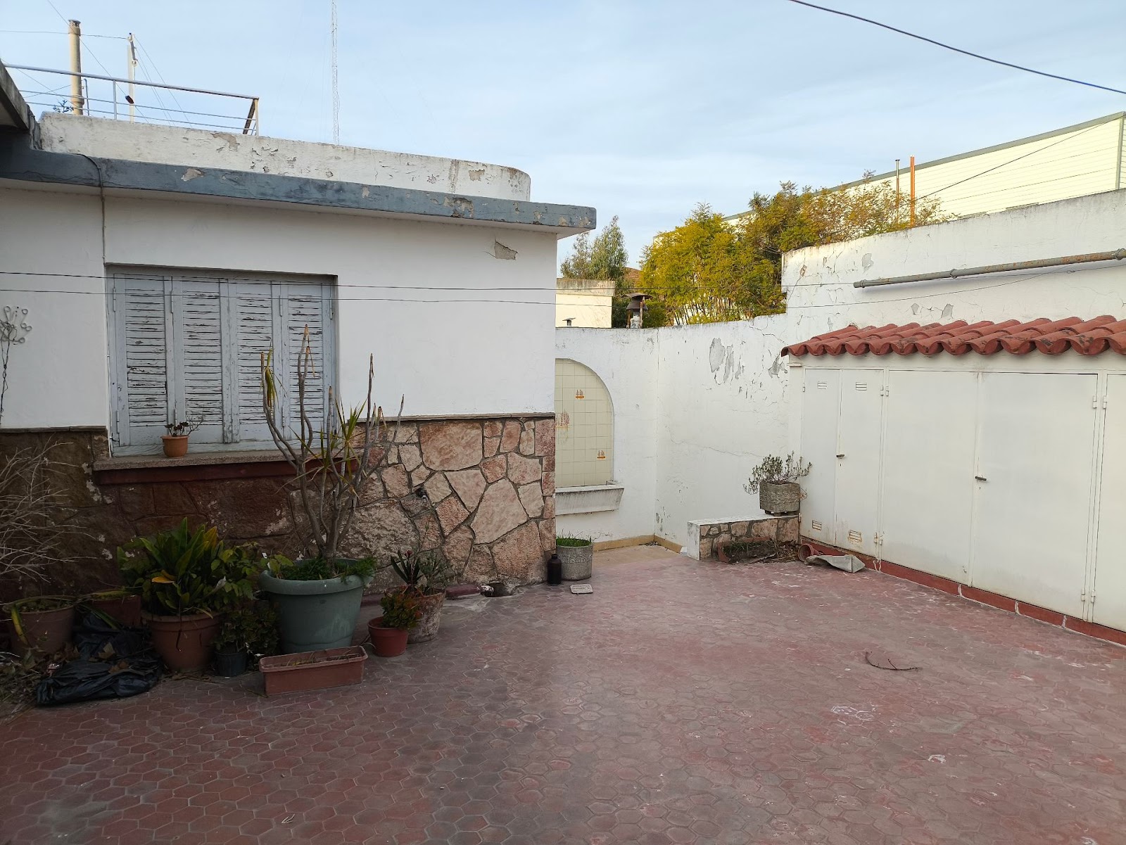 3 dormitorios · 2 baños ( principal con ante baño) · cocina · comedor · living · terraza · garaje (hoy local comercial) - foto 14