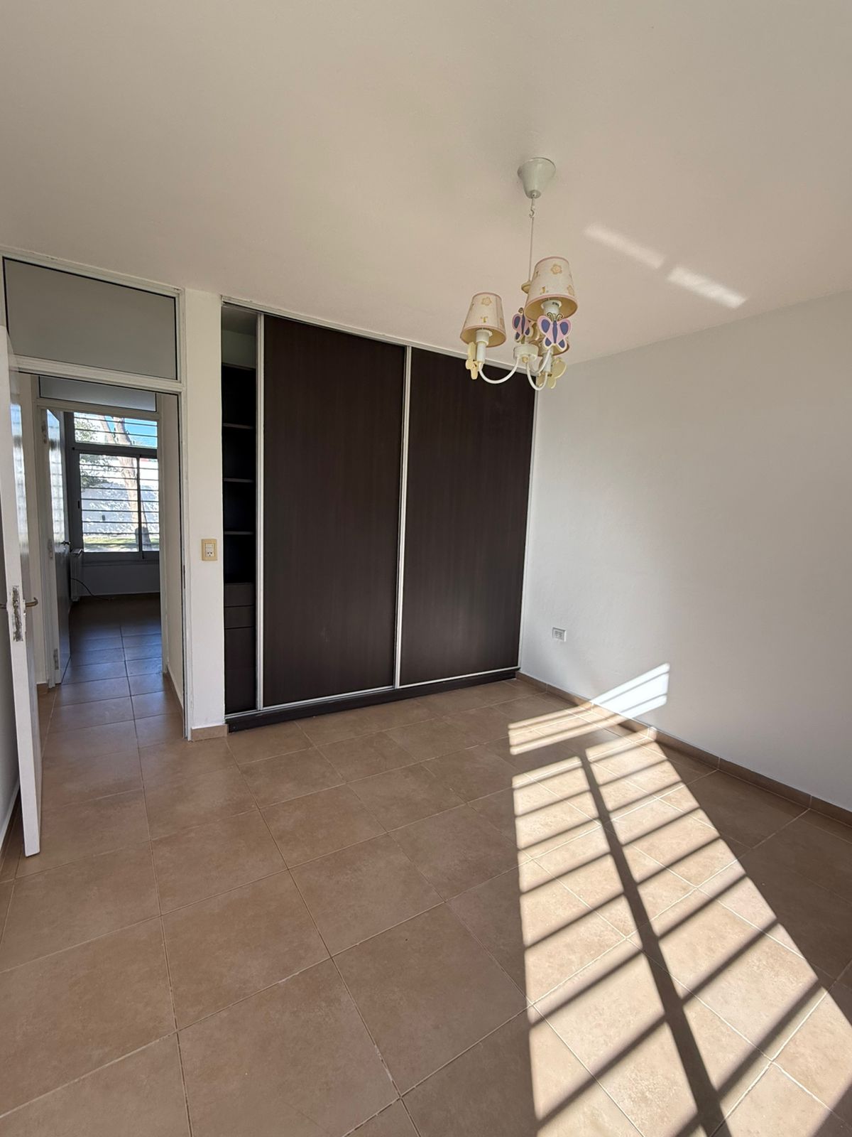 2 dormitorios ( ambos con Placard) · baño y ante baño · cocina · living comedor · lavadero · cochera doble en paralelo co portón automático · amplio patio con piscina · calefacción central por radiadores · superficie cubierta 127m2 · superficie lote 398m2 · antigüedad 2012 - foto 11