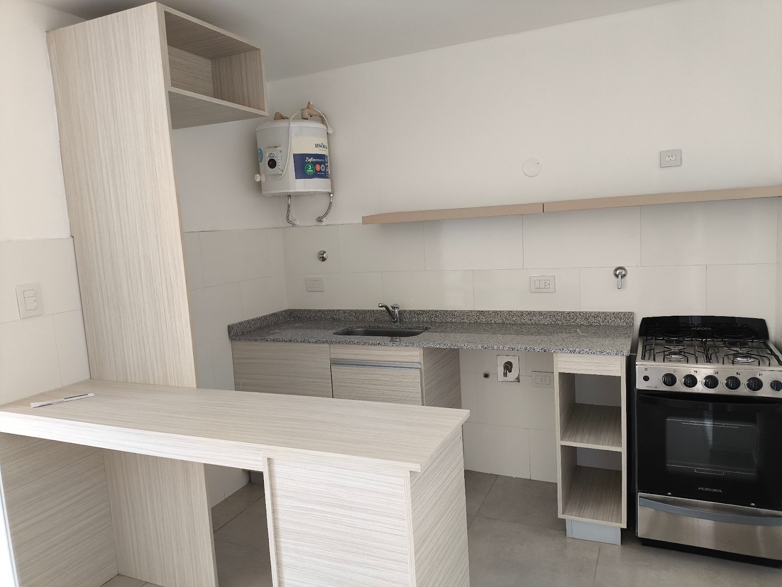1 dormitorio (Placard) · cocina integrada al estar comedor · balcón · baño · 10mo piso · piscina y parrilleros en terraza · escritura · desocupado - foto 12