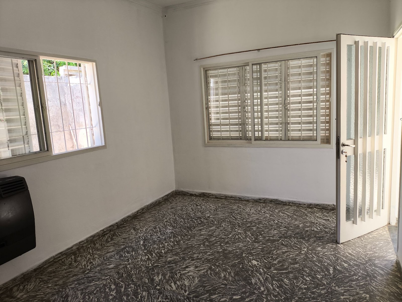 2 dormitorios (1 con Placard) · cocina · comedor · baño · lavadero · patio · escritura - foto 4