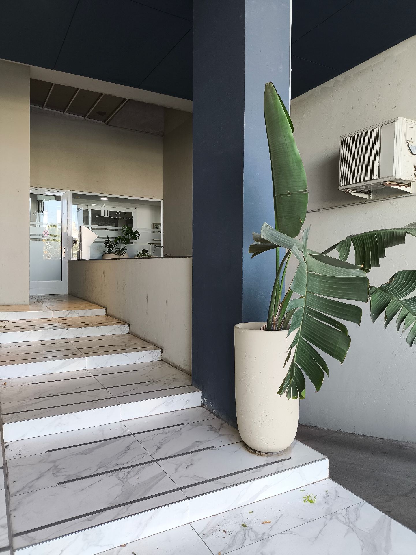 1 dormitorio (Placard) · cocina integrada al estar comedor · balcón · baño · 10mo piso · piscina y parrilleros en terraza · escritura · desocupado - foto 2