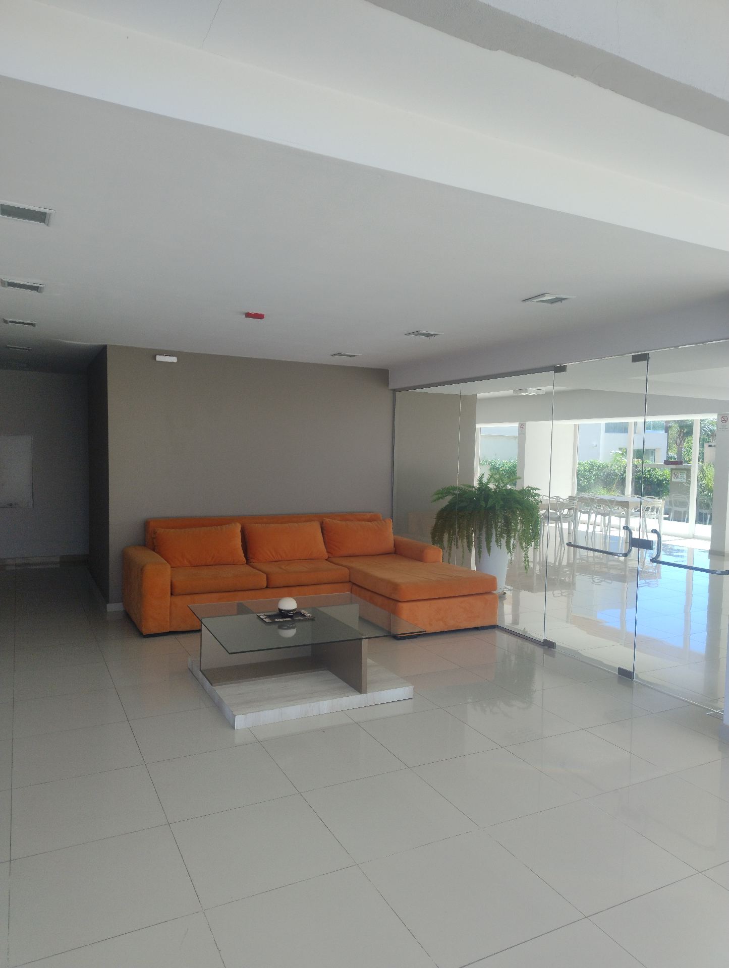 2 dormitorios · ( ambos con Placard) · 2 baños · cocina integrada al estar comedor · amplio balcón · calefacción central · cochera propia · escritura · 5to piso · piscina · sum · gym - foto 11