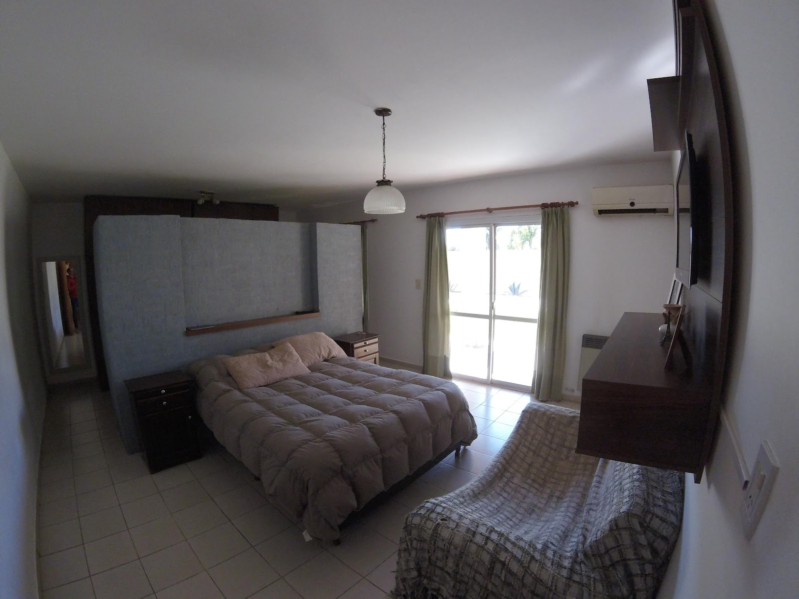 2 habitaciones (1 con vestidor) · escritorio ( posible 3er habitación)3 baños · cocina · comedor living · recibidor · garaje doble quincho · patio grande con piscina - foto 5