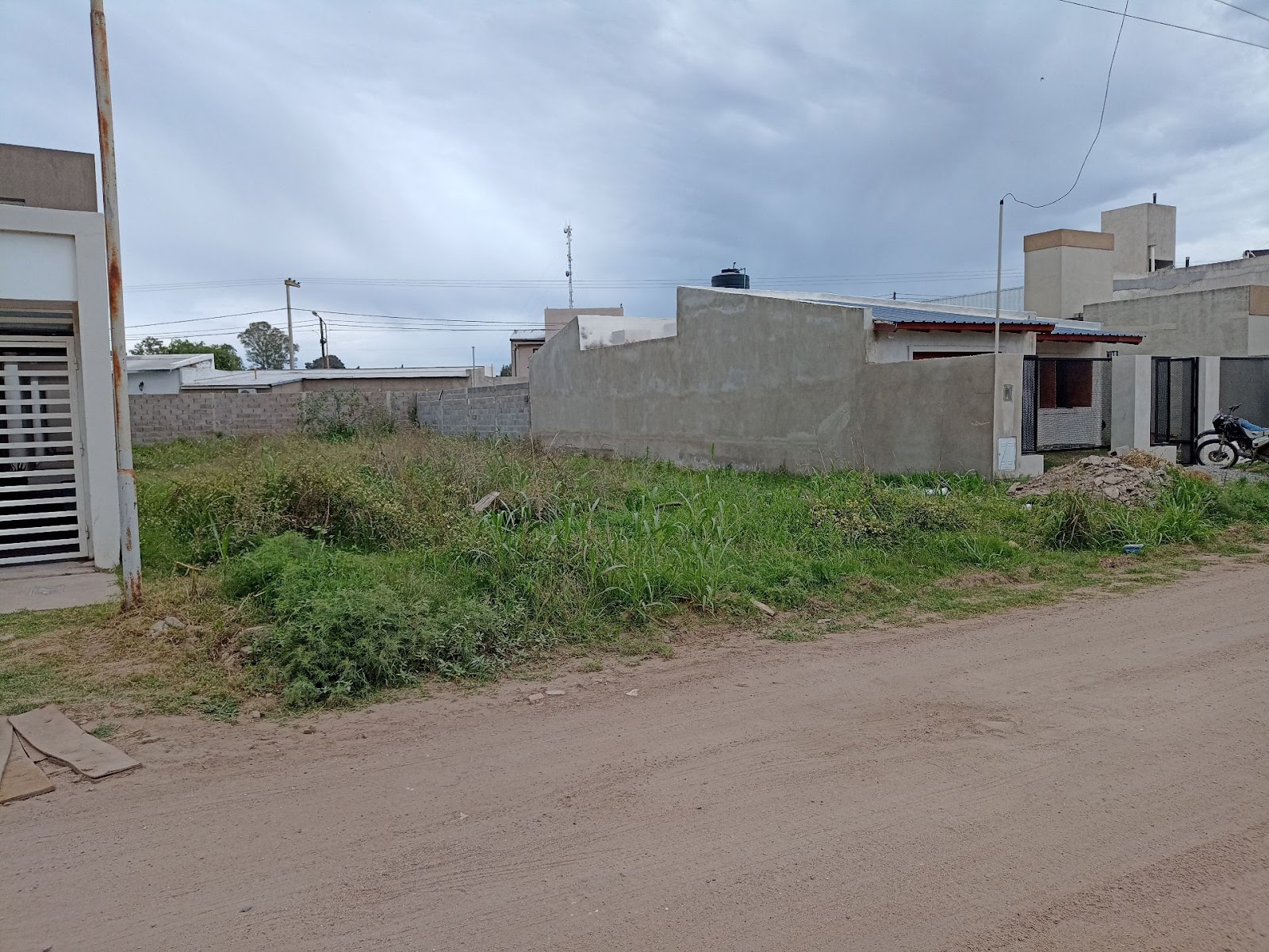 Lote con escritura · 12 mts de frente x 32.4mts de fondo - foto 3