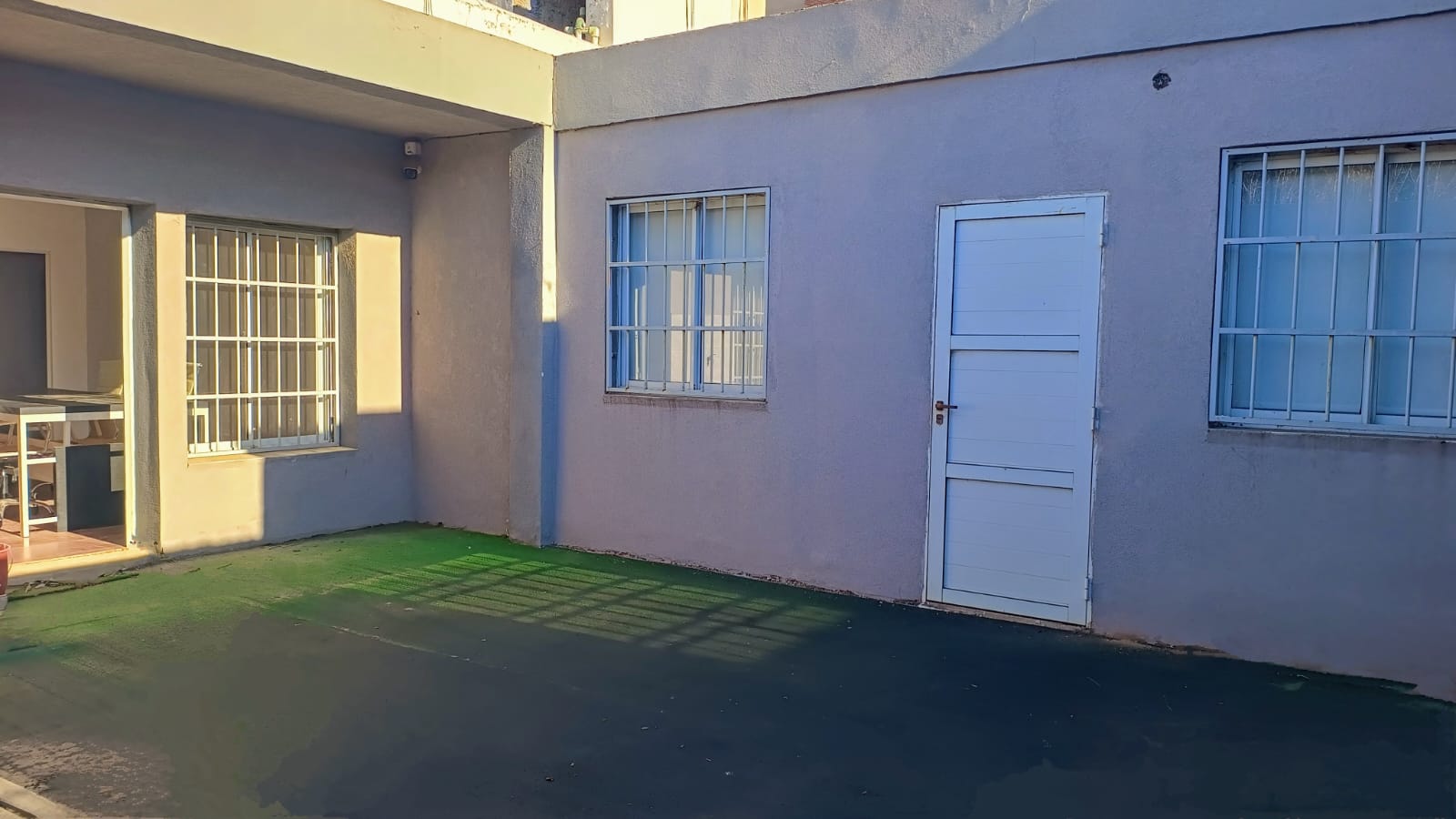 Local comercial de 40m2 con baño privado · 5 oficinas · recepción · 2 box de atención · baño · cocina · patio · escritura - foto 12