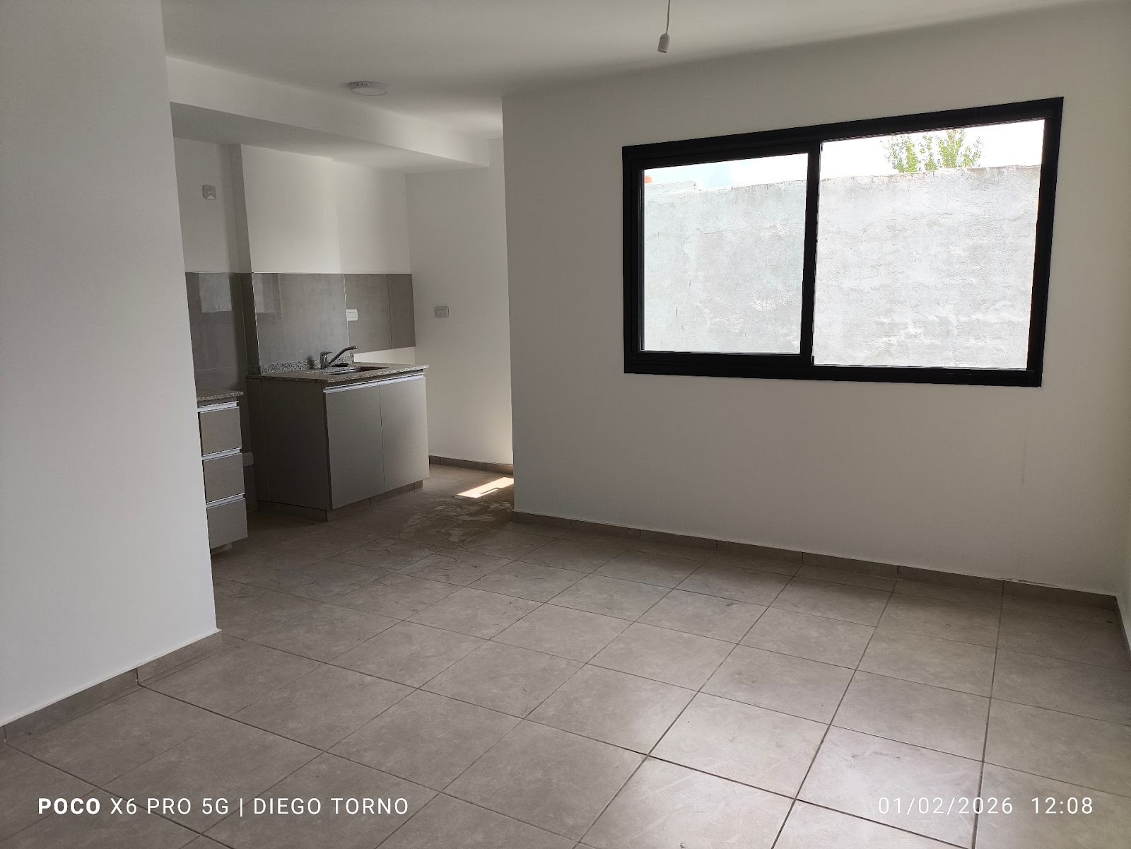 1 dormitorio (fte. Placard) 2do piso · ctra. Frente · cocina semi integrada al estar comedor · baño y ante baño · escritura en trámite · desocupado - foto 2