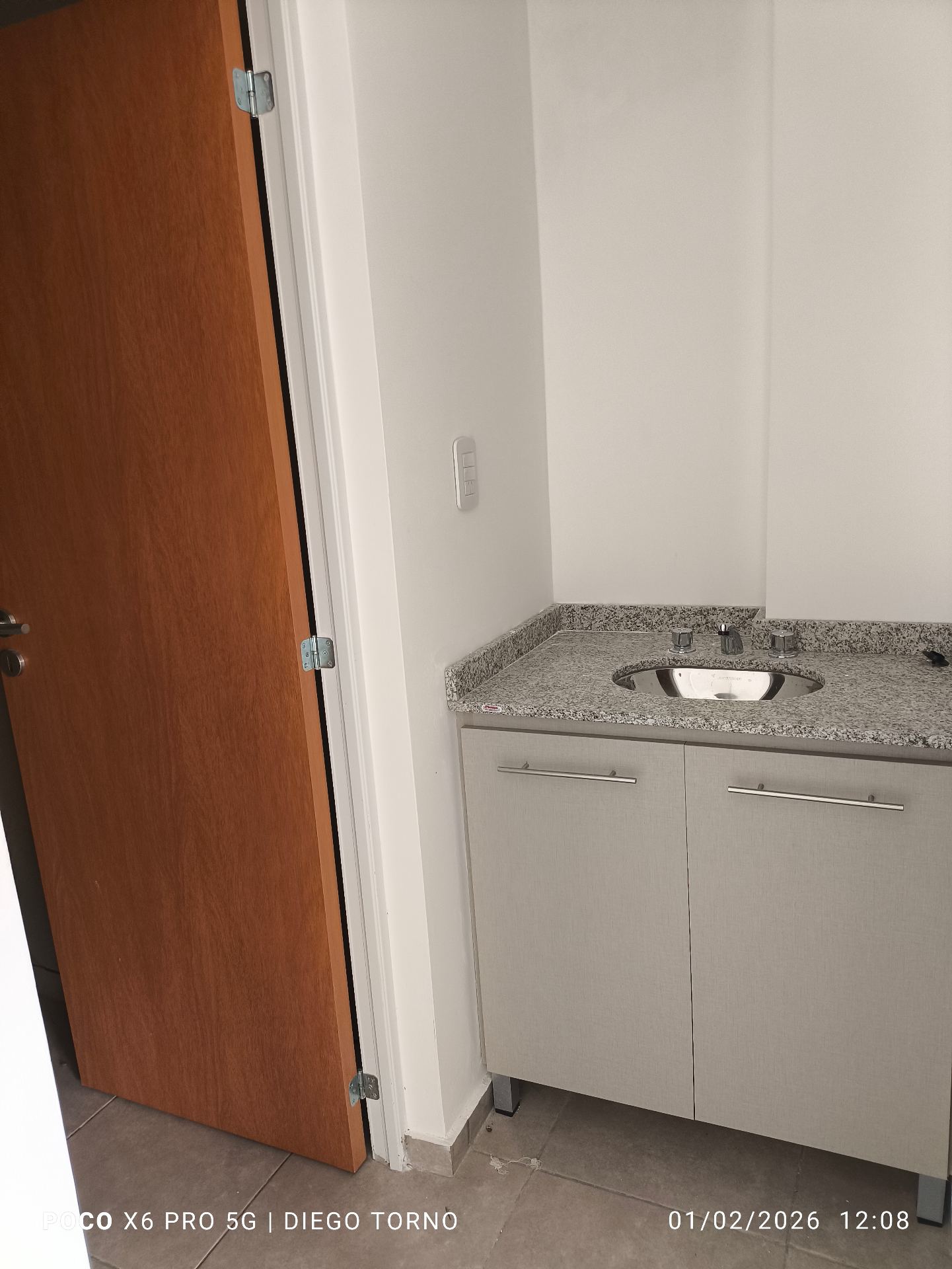 1 dormitorio (fte. Placard) 2do piso · ctra. Frente · cocina semi integrada al estar comedor · baño y ante baño · escritura en trámite · desocupado - foto 6
