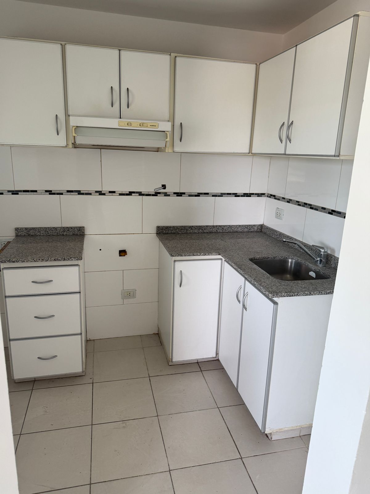 2 dormitorios · cocina · living comedor · balcón · vista frente · 4to piso · escritura - foto 2