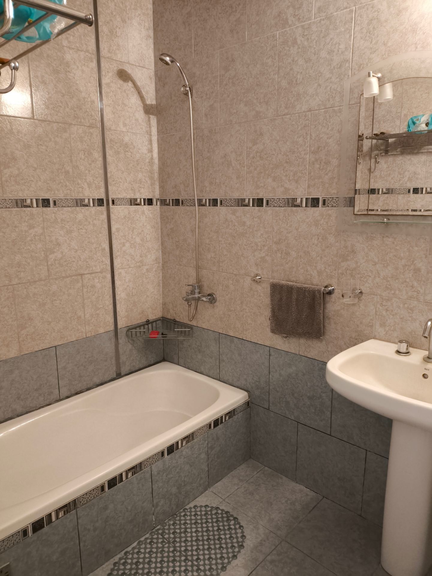 Local comercial · 3 baños · cocina · sector de producción · garaje · dpto 1 dormitorio con terraza - foto 4