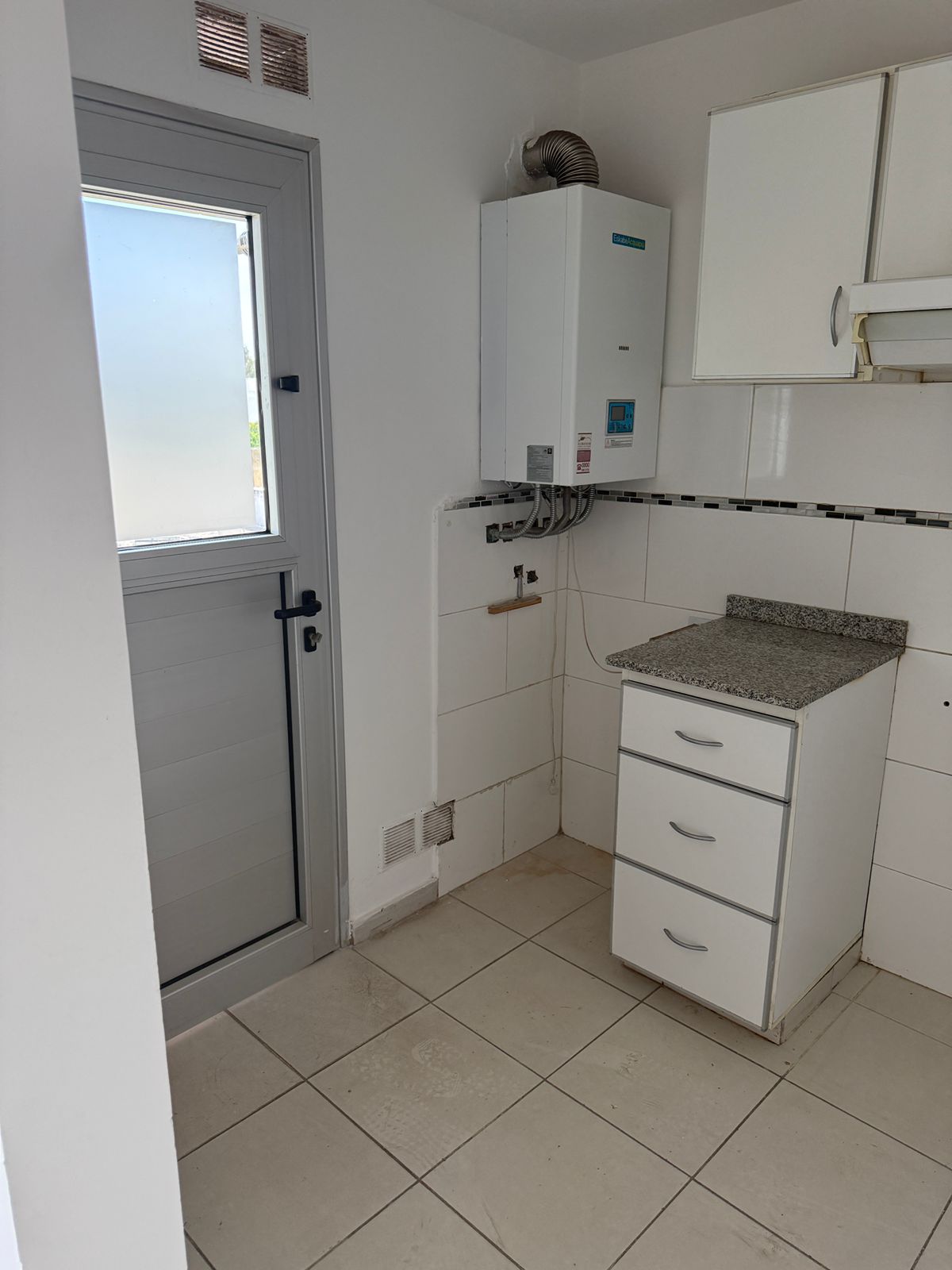 2 dormitorios · cocina · living comedor · balcón · vista frente · 4to piso · escritura - foto 3