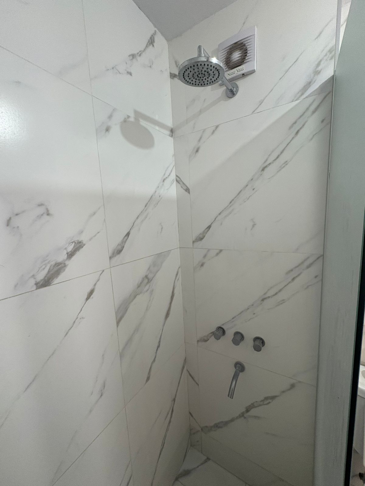 2 dormitorios ( ambos con Placard) · baño y ante baño · cocina · living comedor · gran balcón · cochera · escritura - foto 16