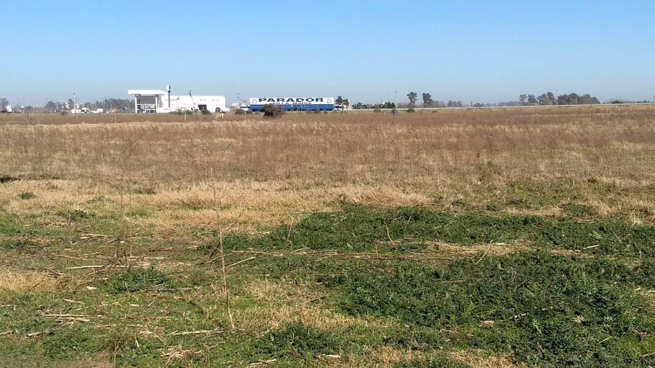 Quinta de 7.3has · casa precaria · energía eléctrica · 2 perforaciones - foto 2