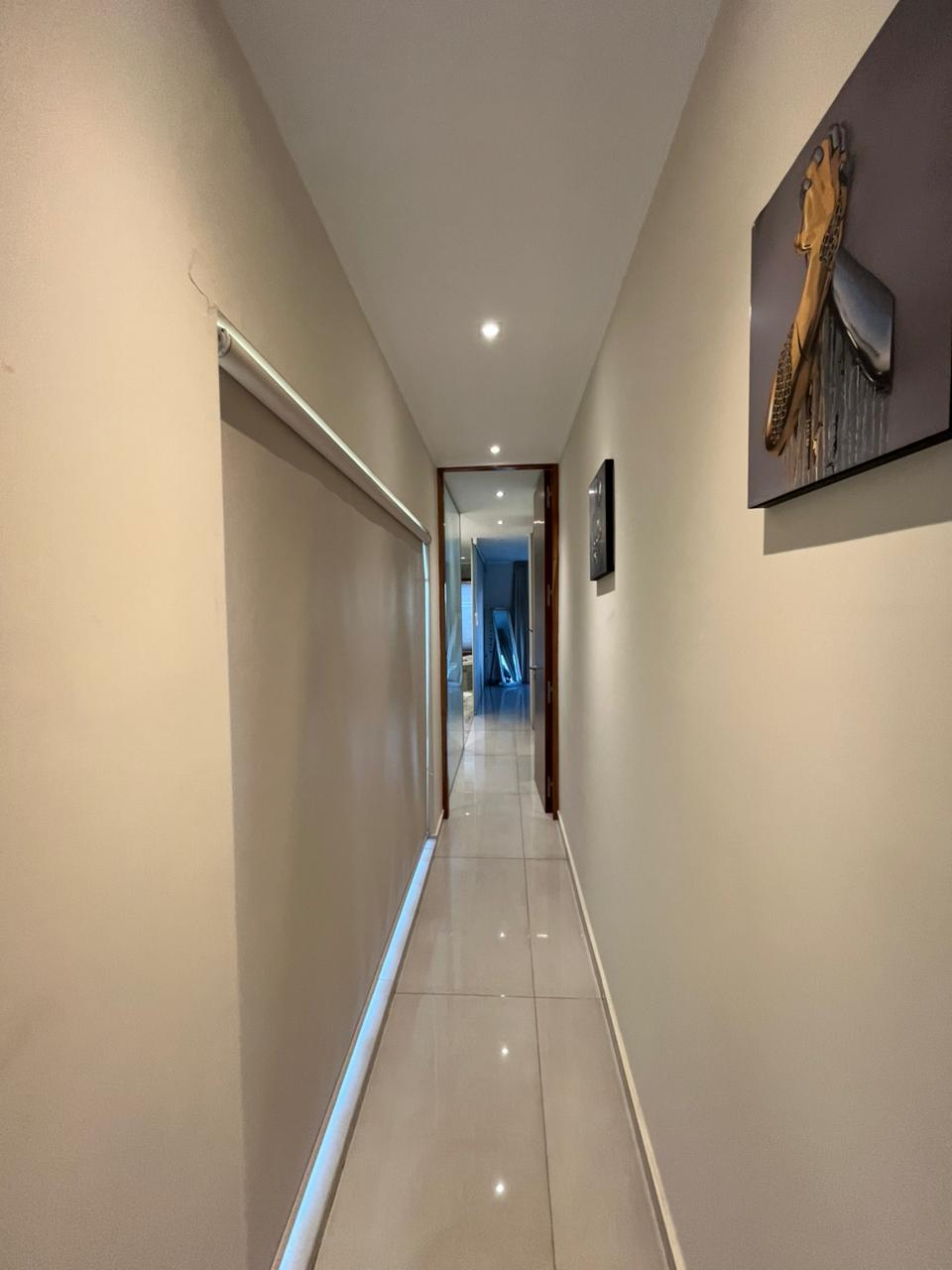 3 dormitorios ( 2 p/baja-suite en p/alta) · 4 baños en total · cocina · living comedor · garaje doble paralelo · quincho · amplio patio con piscina · patio de luz · calefacción por loza radiante · superf. Cubierta 330m2 · lote 12.85 x 45 25 total 581.46m2 · antigüedad 2010/2020 - foto 14