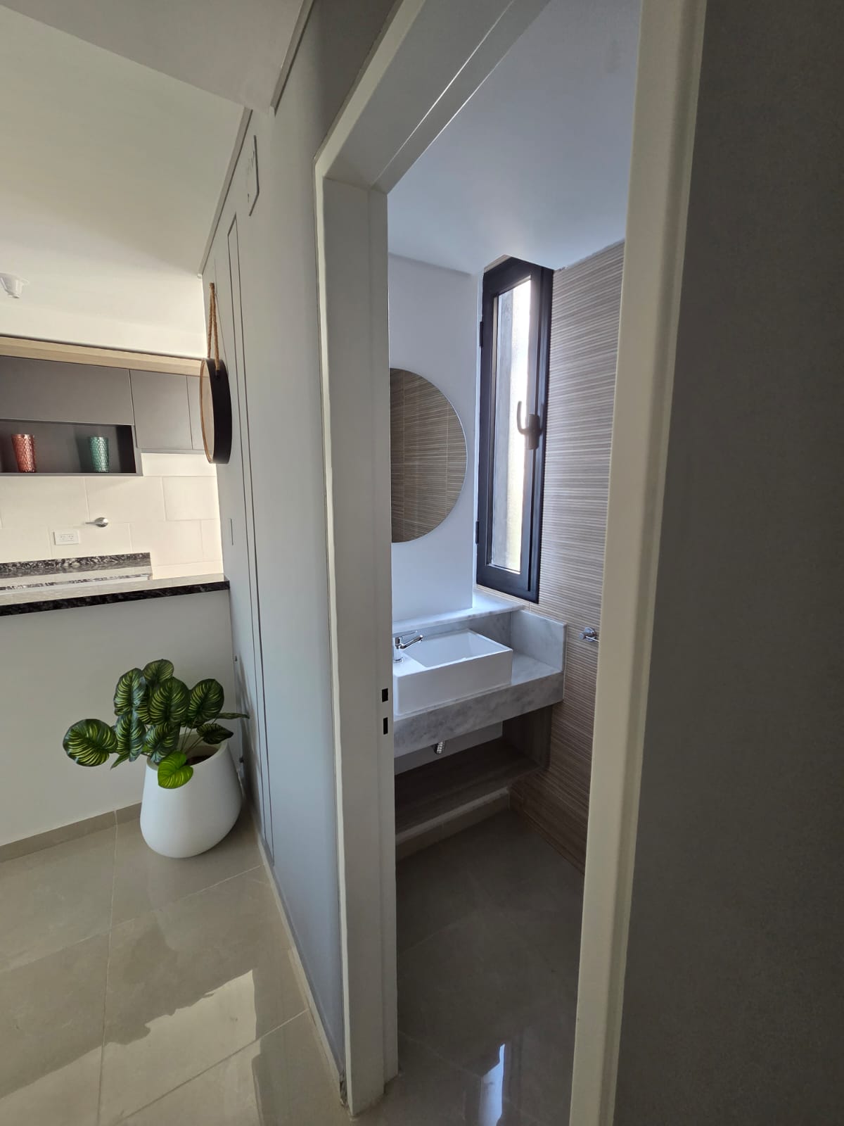2 dormitorios (ambos con Placard) · cocina · living comedor · balcón · 5to piso · contra frente · escritura en trámite - foto 6