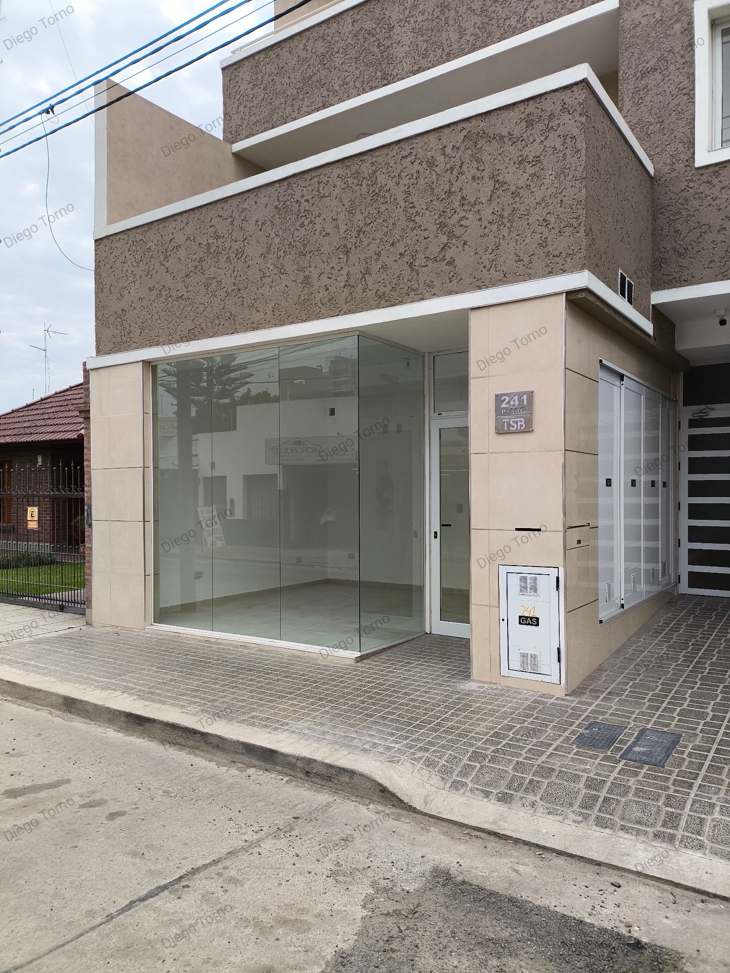 Local 30m2 a estrenar · 1 baño - foto 3