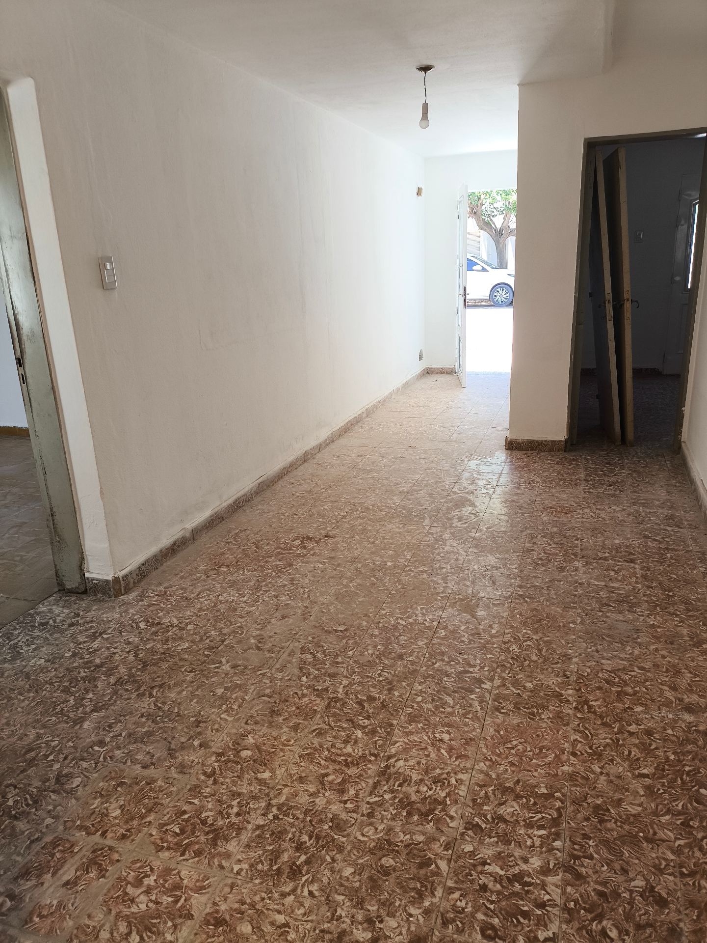 2 dormitorios · cocina comedor · living · baño · local comercial · garaje · patio chico - foto 4