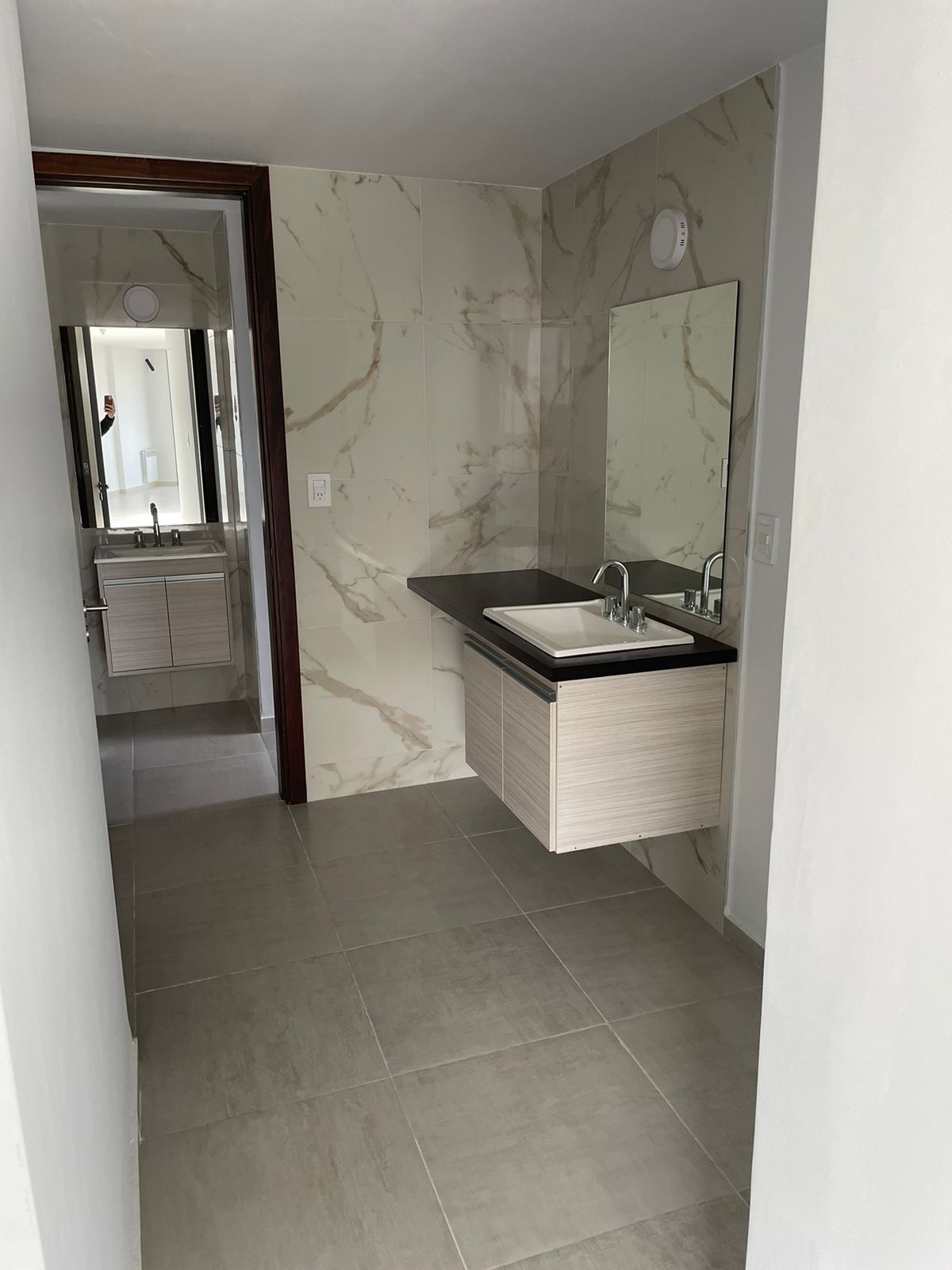 3 dormitorios (Placard) · 2 baños ( principal con ante baño) cocina · living comedor · balcón · 1 er piso ctra frente · gym · piscina parrilleros - foto 11
