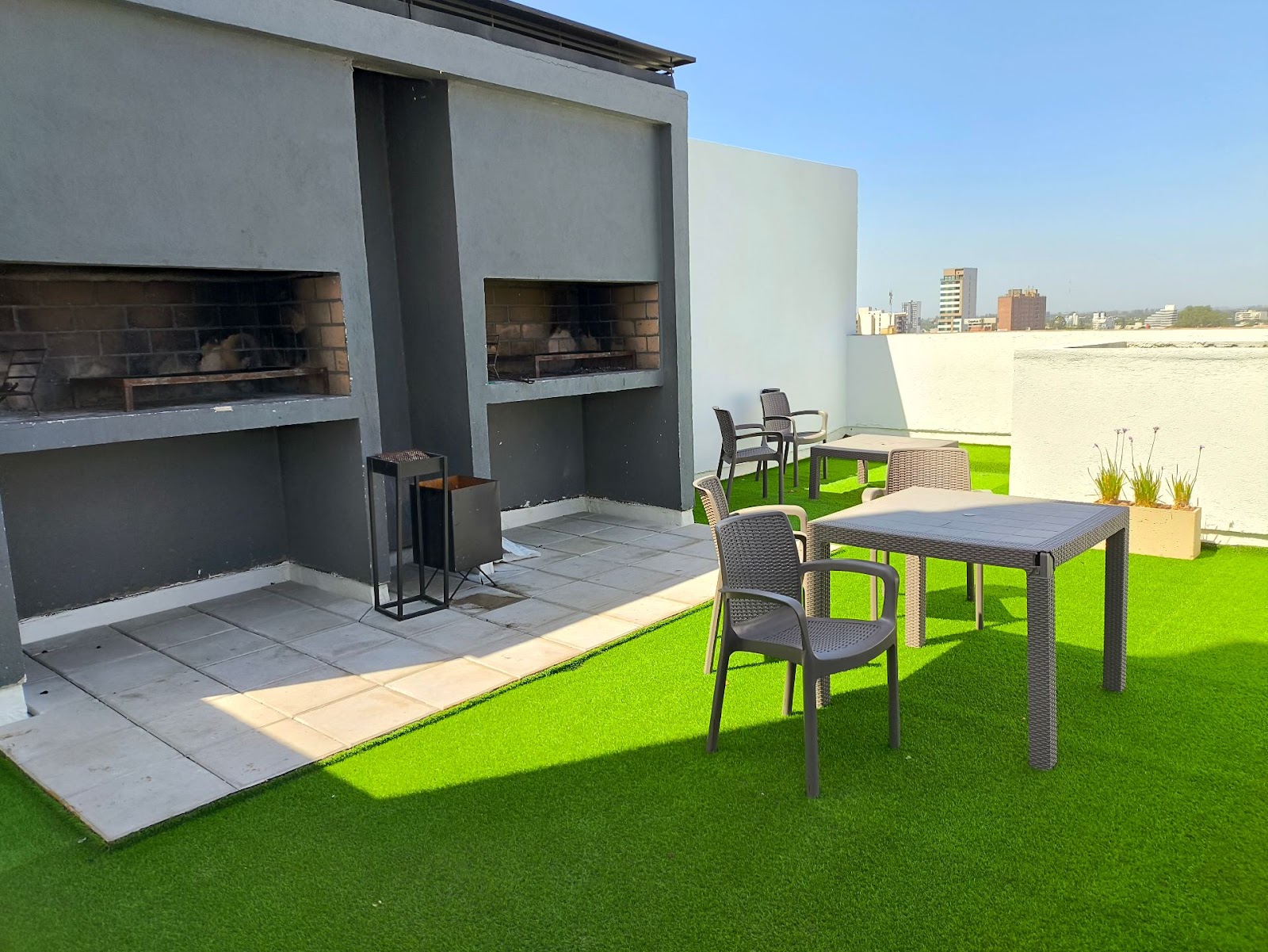 1 dormitorio (Placard) · cocina integrada al estar comedor · balcón · baño · 10mo piso · piscina y parrilleros en terraza · escritura · desocupado - foto 16