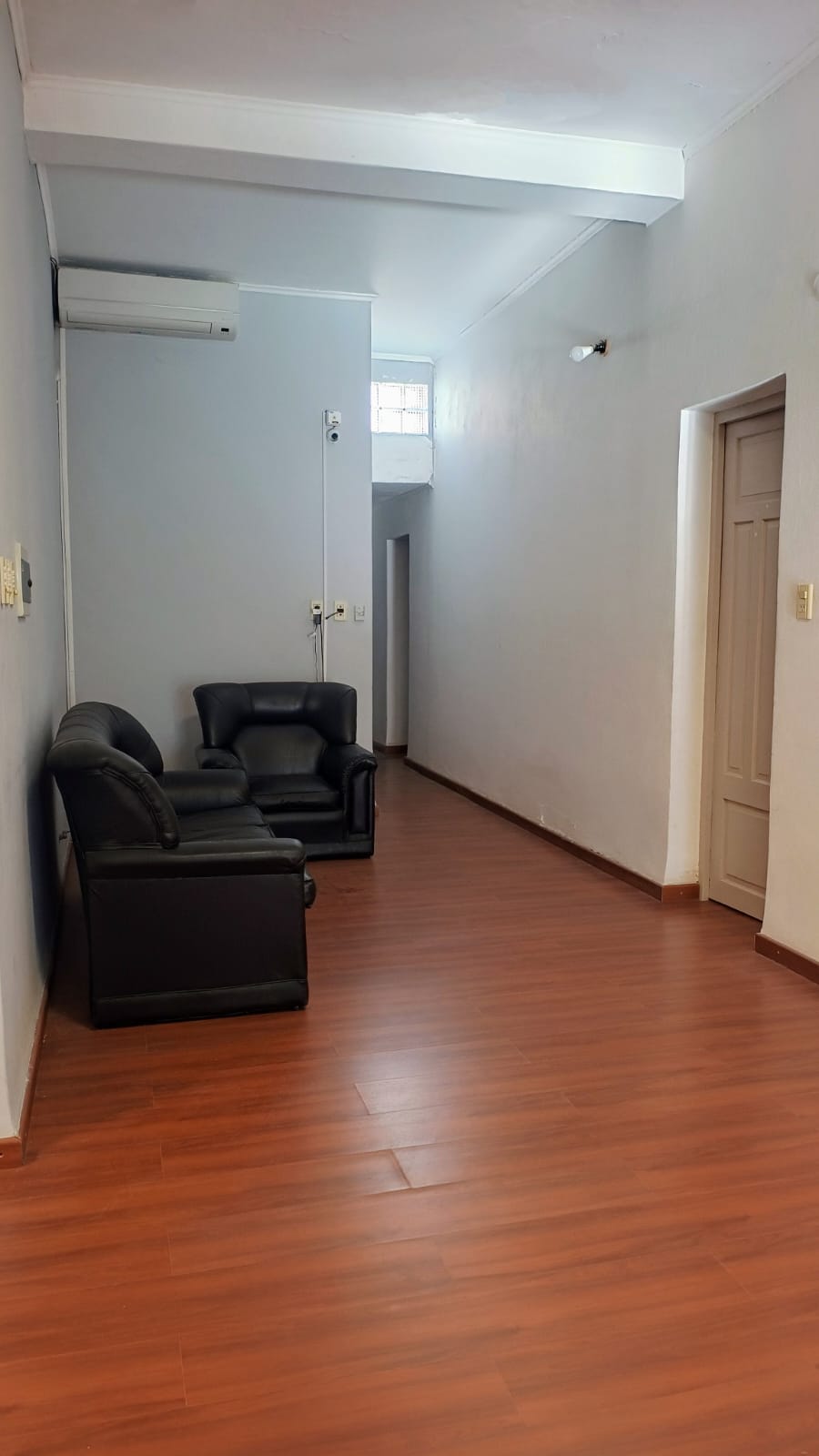 Local comercial de 40m2 con baño privado · 5 oficinas · recepción · 2 box de atención · baño · cocina · patio · escritura - foto 6