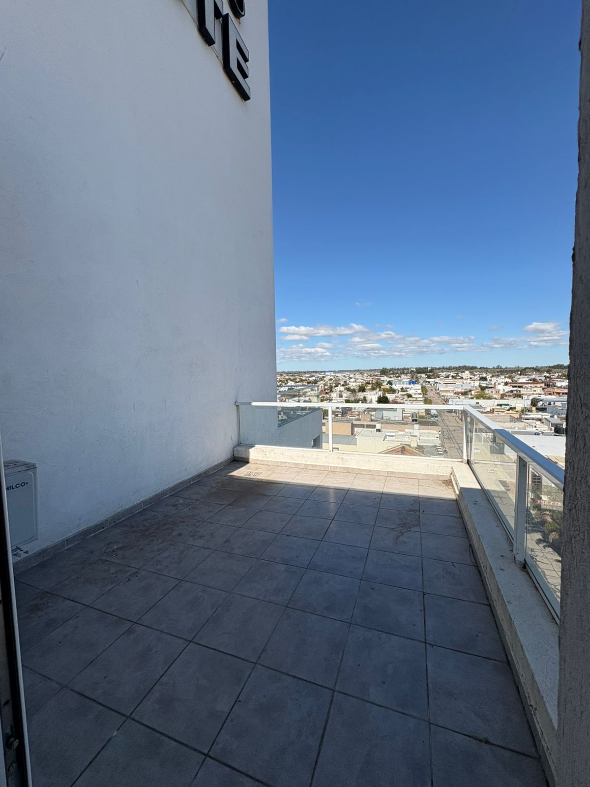 2 dormitorios ( ambos con Placard) · baño y ante baño · cocina · living comedor · gran balcón · cochera · escritura - foto 14