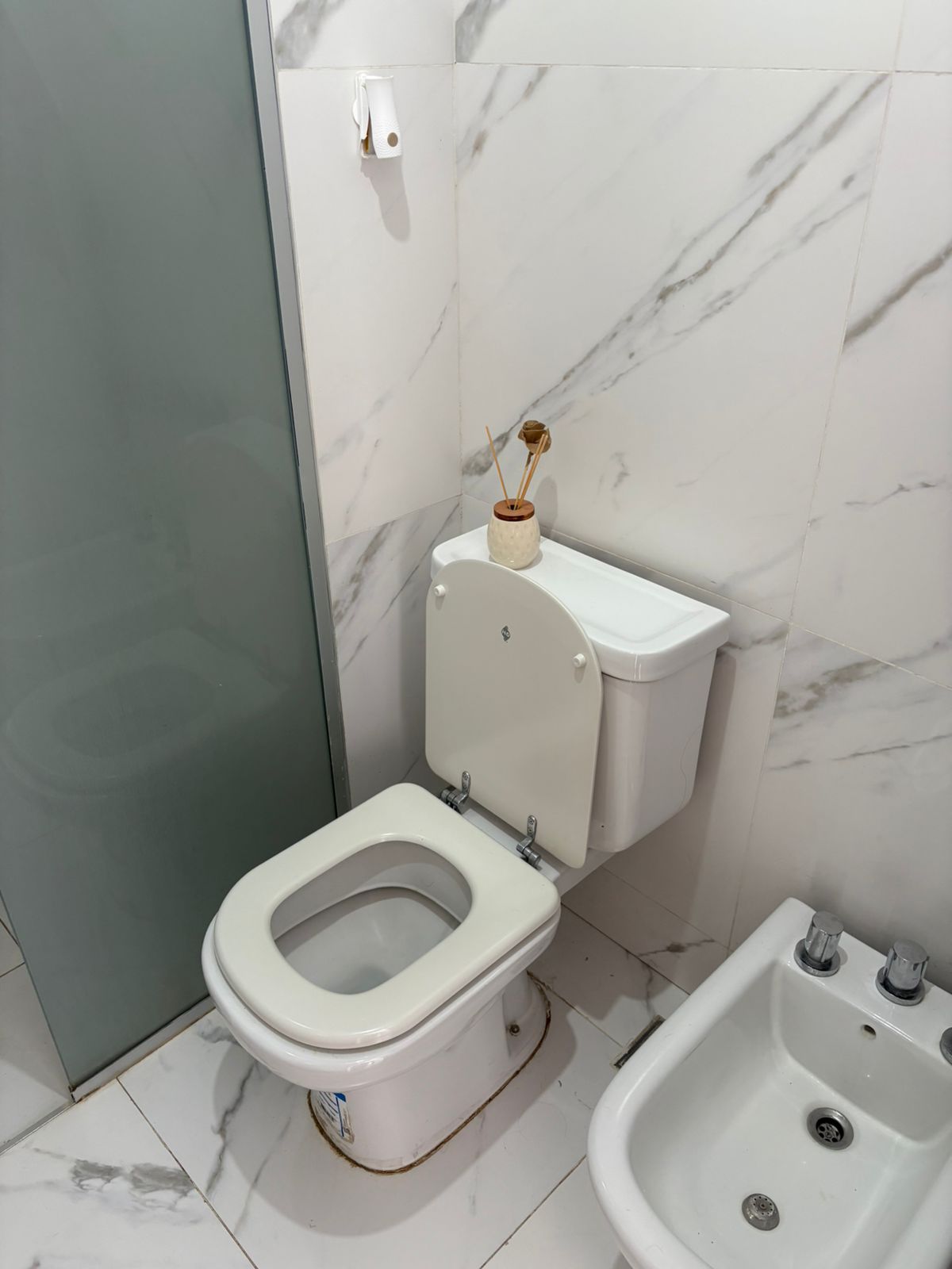 2 dormitorios · Placard completo · baño y ante baño · cocina · estar comedor · 2 balcónes · 7mo piso externo · cochera propia · escritura - foto 16