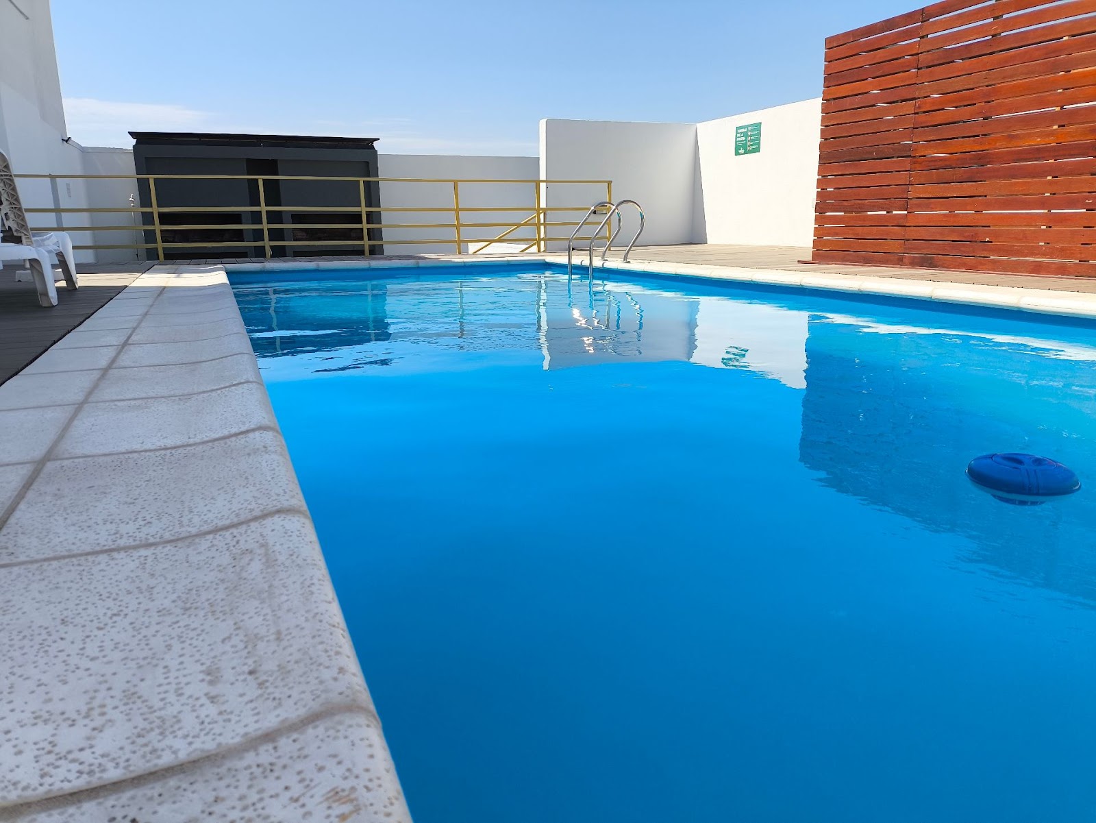 1 dormitorio (Placard) · cocina integrada al estar comedor · balcón · baño · 10mo piso · piscina y parrilleros en terraza · escritura · desocupado - foto 17